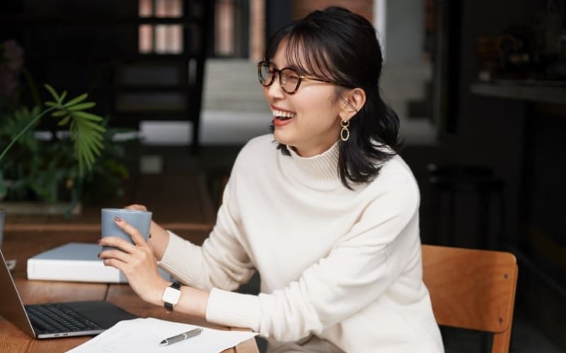 Trung niên đi làm dưới trướng sếp trẻ, tôi thấm thía: Bài học sinh tồn chốn công sở gói gọn trong 3 điều này!- Ảnh 2.