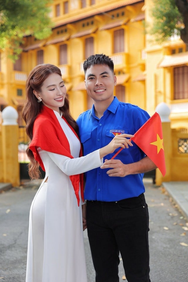 MC Huyền Trang Mù Tạt khoe bộ ảnh diện áo dài thướt tha sánh bước bên cầu thủ nổi tiếng mừng Đại lễ 2/9- Ảnh 5.