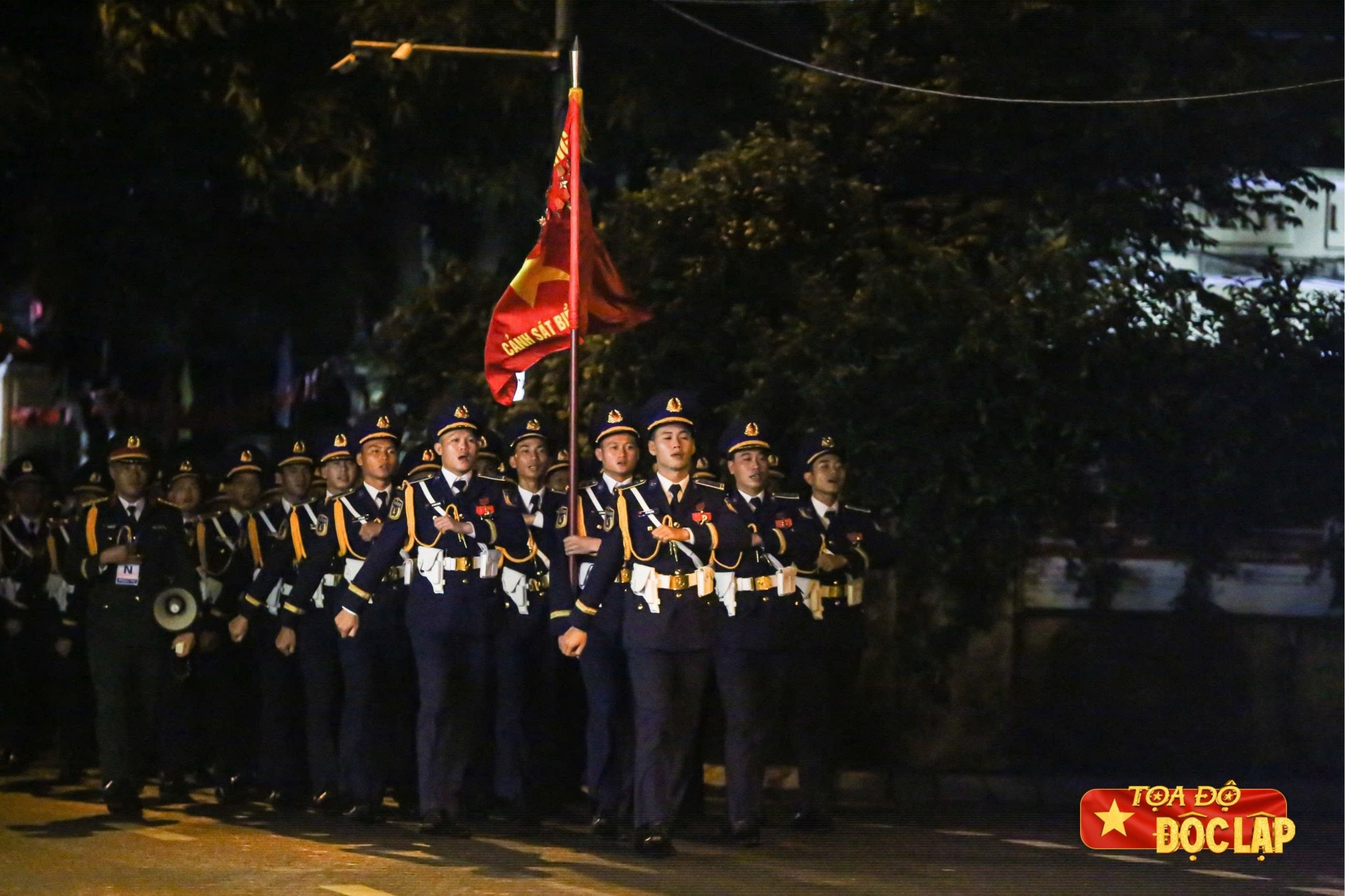 30-1756517215-buoc-chan-don-vang-cua-cac-khoi-dieu-binh-tien-ve-quang-truong-ba-dinh.jpg