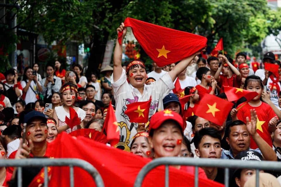 30-1756517652-ngan-hang-tang-them-tien-cho-nguoi-dan-lien-ket-tai-khoan-vneid.jpg