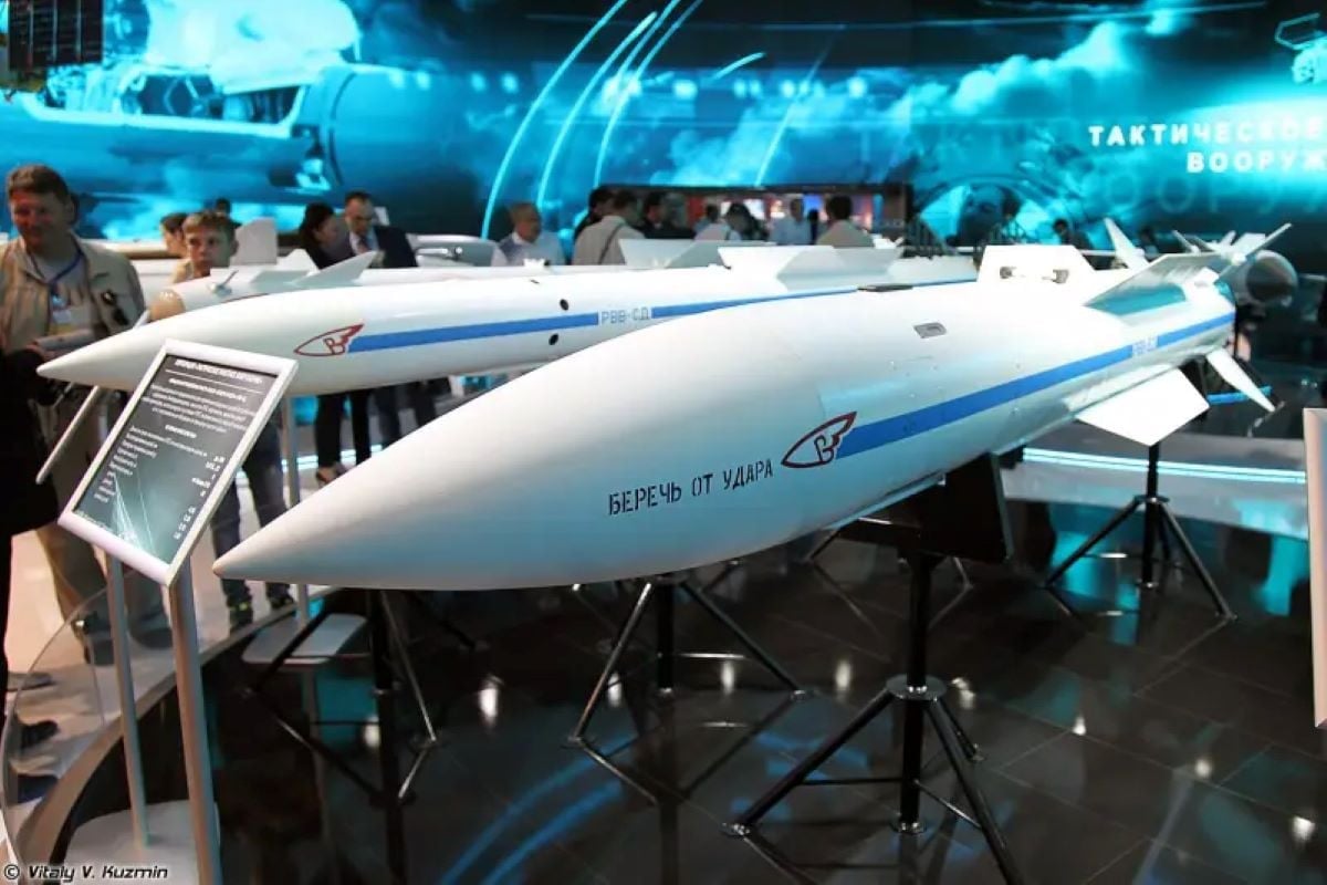 Tên lửa AIM 260 JATM của Nga.jpg