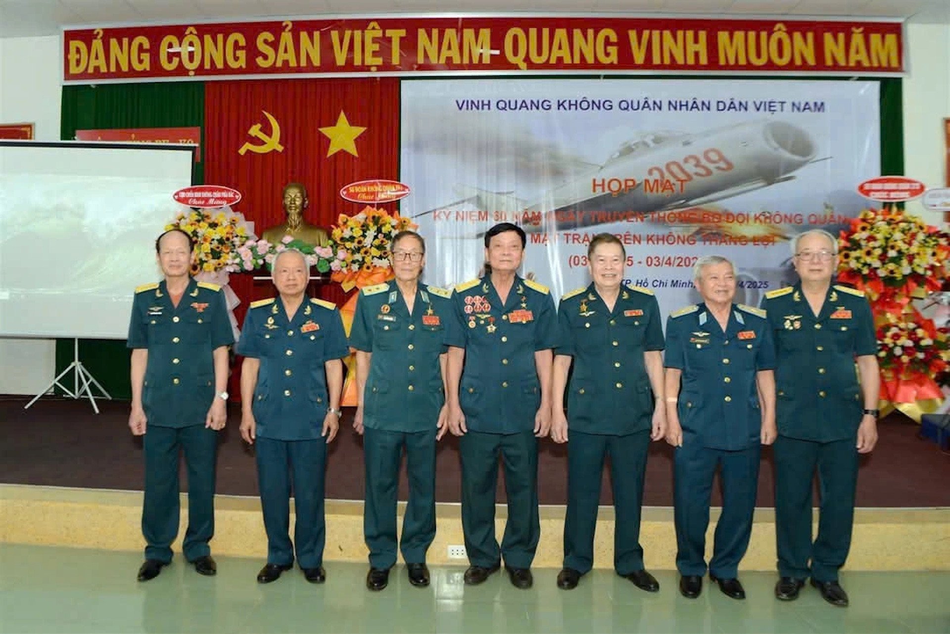 Bản sao ảnh chú nghĩa chú tưởng.jpg