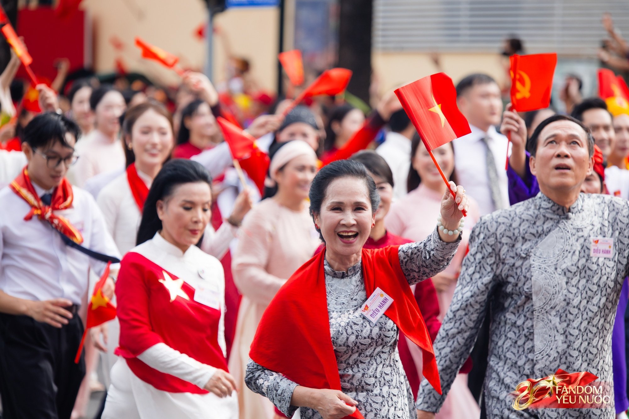 Trọn vẹn khoảnh khắc Khối nghệ sĩ tổng duyệt diễu hành: Chưa bao giờ nghệ sĩ Việt lại đẹp đến thế!- Ảnh 15.