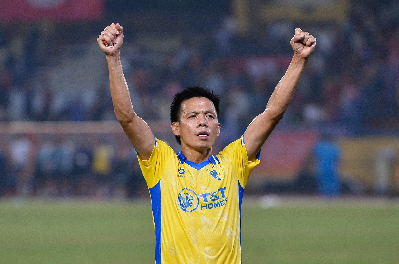 30-1756540437-chuyen-gi-dang-xay-ra-o-clb-ha-noi.jpg