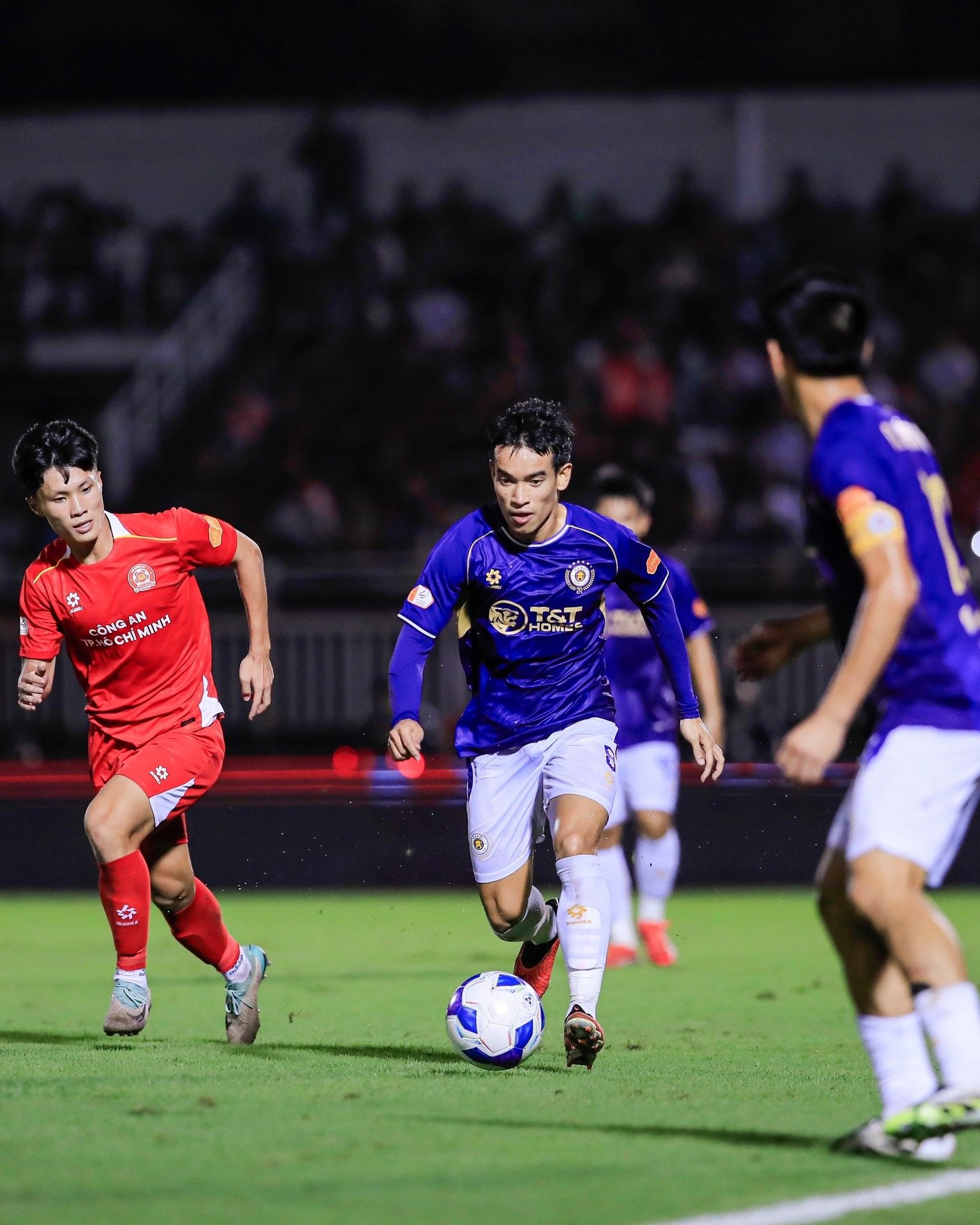 30-1756540437-chuyen-gi-dang-xay-ra-o-clb-ha-noi.jpg