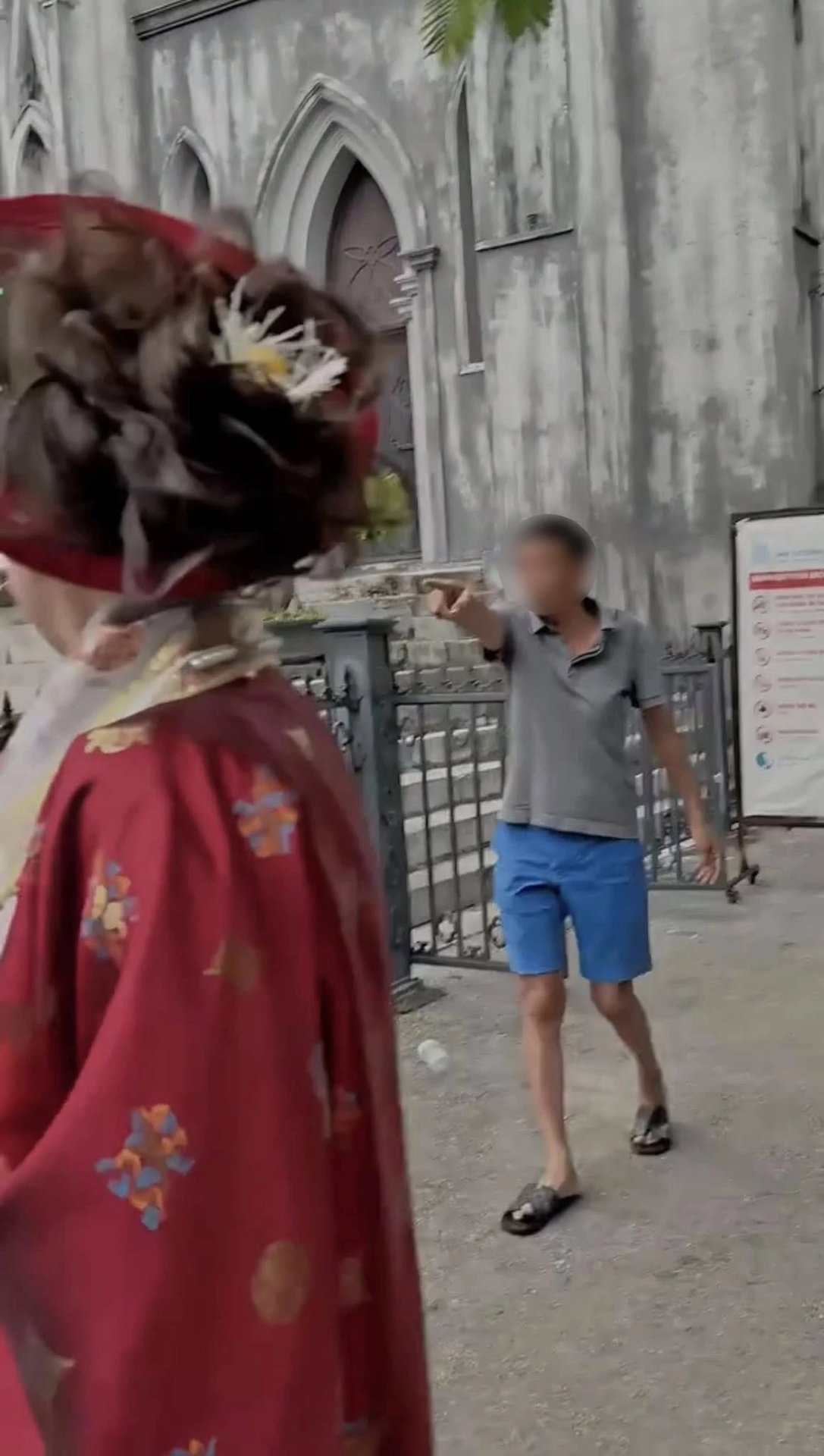 31-1756642772-xac-minh-video-ngan-98-bi-duoi-khoi-nha-tho-lon-ha-noi.jpg