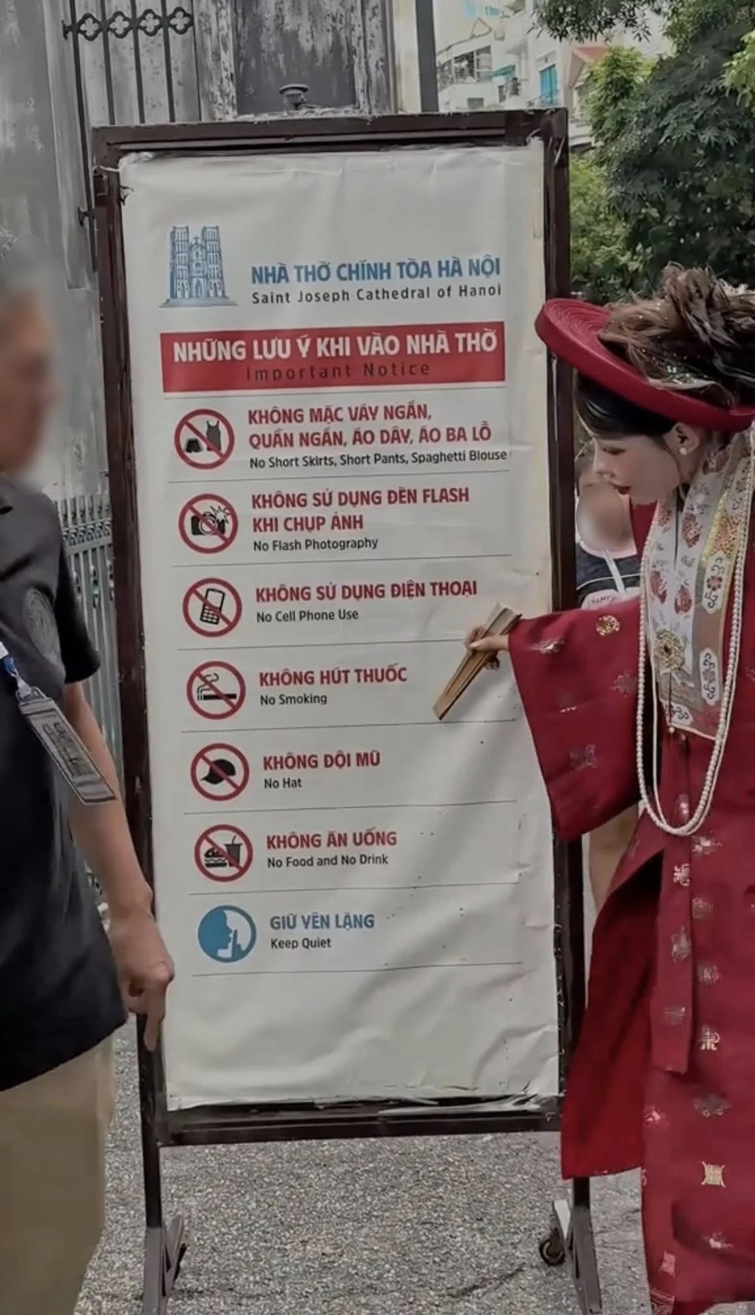 31-1756642772-xac-minh-video-ngan-98-bi-duoi-khoi-nha-tho-lon-ha-noi.jpg