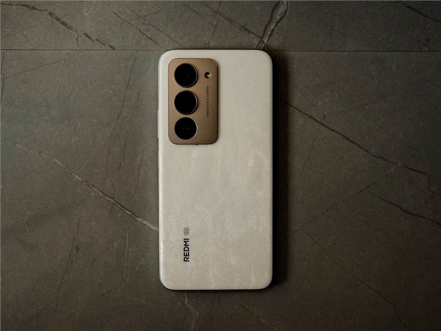 Mẫu điện thoại “dị nhân” phân khúc 5 triệu vừa ra mắt: Màn hình đã 6.9inch lại còn 144Hz, pin khổng lồ 7.000 mAh- Ảnh 1.