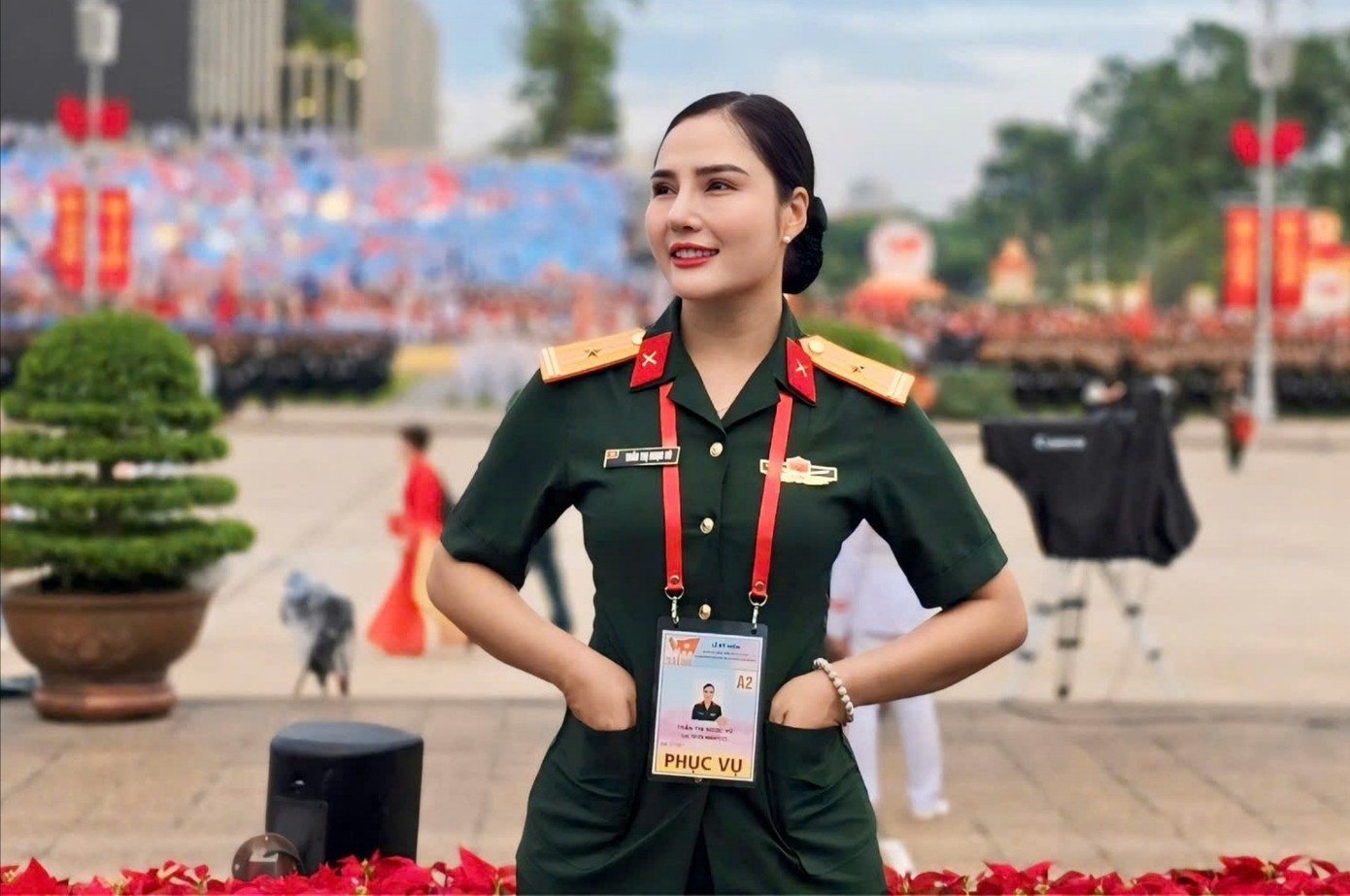 Nữ thiếu tá làm MC thuyết minh cả A50 và A80 là ai?- Ảnh 2.