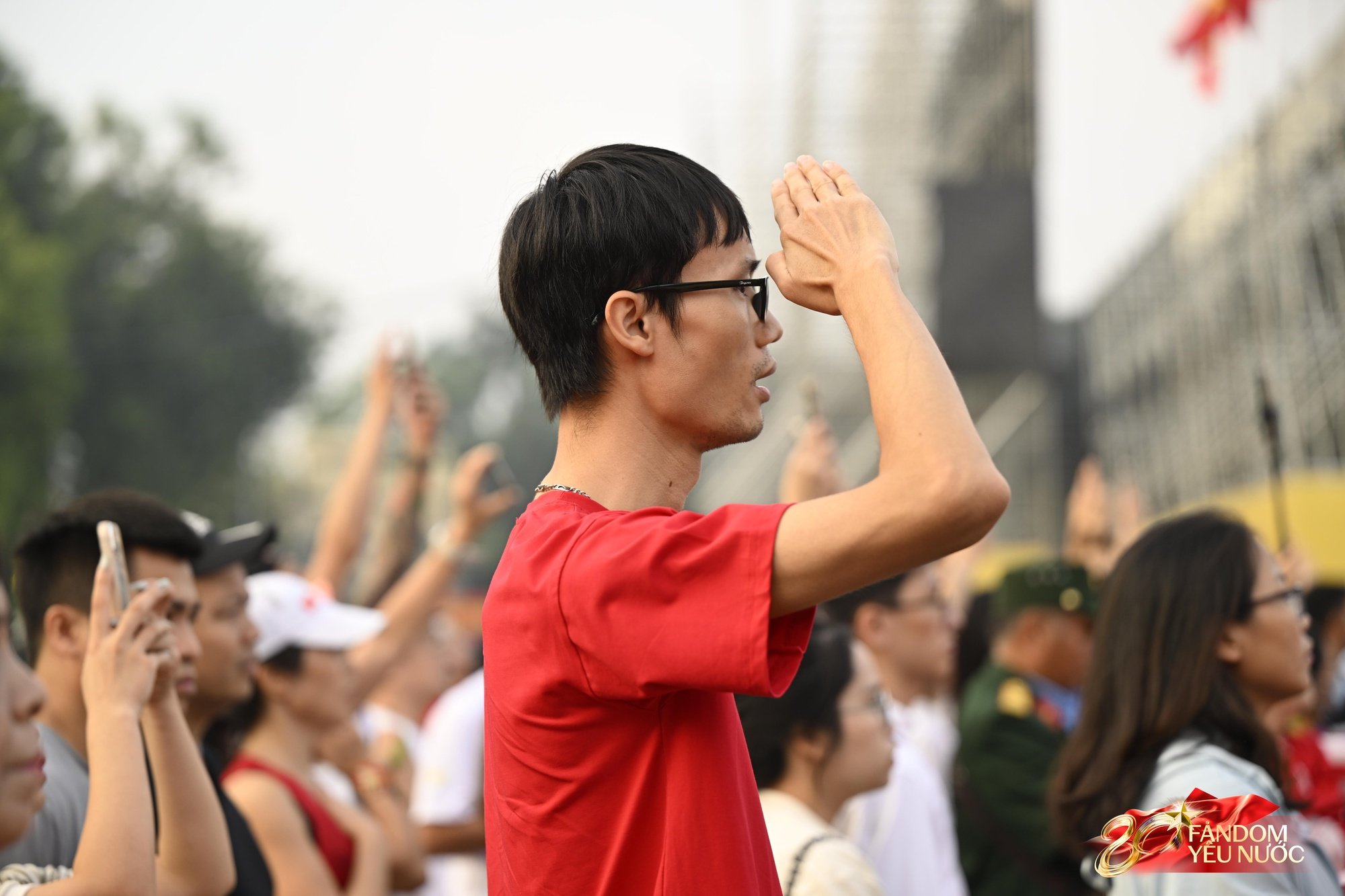 Ngày đầu tiên của tháng 9, hàng nghìn người dân đổ về Quảng trường Ba Đình tham dự Lễ Thượng cờ- Ảnh 6.