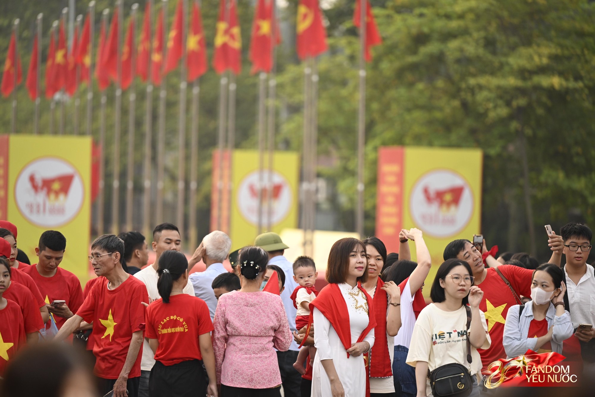 Ngày đầu tiên của tháng 9, hàng nghìn người dân đổ về Quảng trường Ba Đình tham dự Lễ Thượng cờ- Ảnh 10.