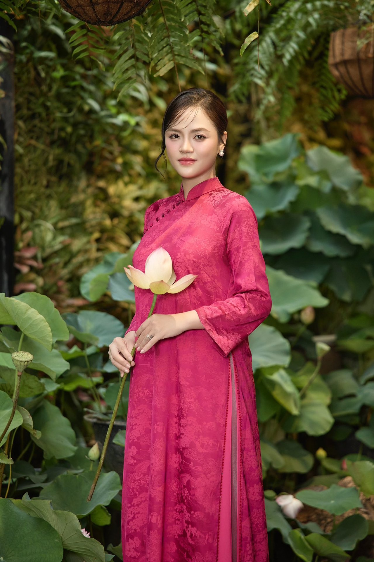 Nữ diễn viên có mẹ là Thượng tá quân đội, vinh dự cầm biển của khối Văn hoá - Thể thao diễu hành A80- Ảnh 9.