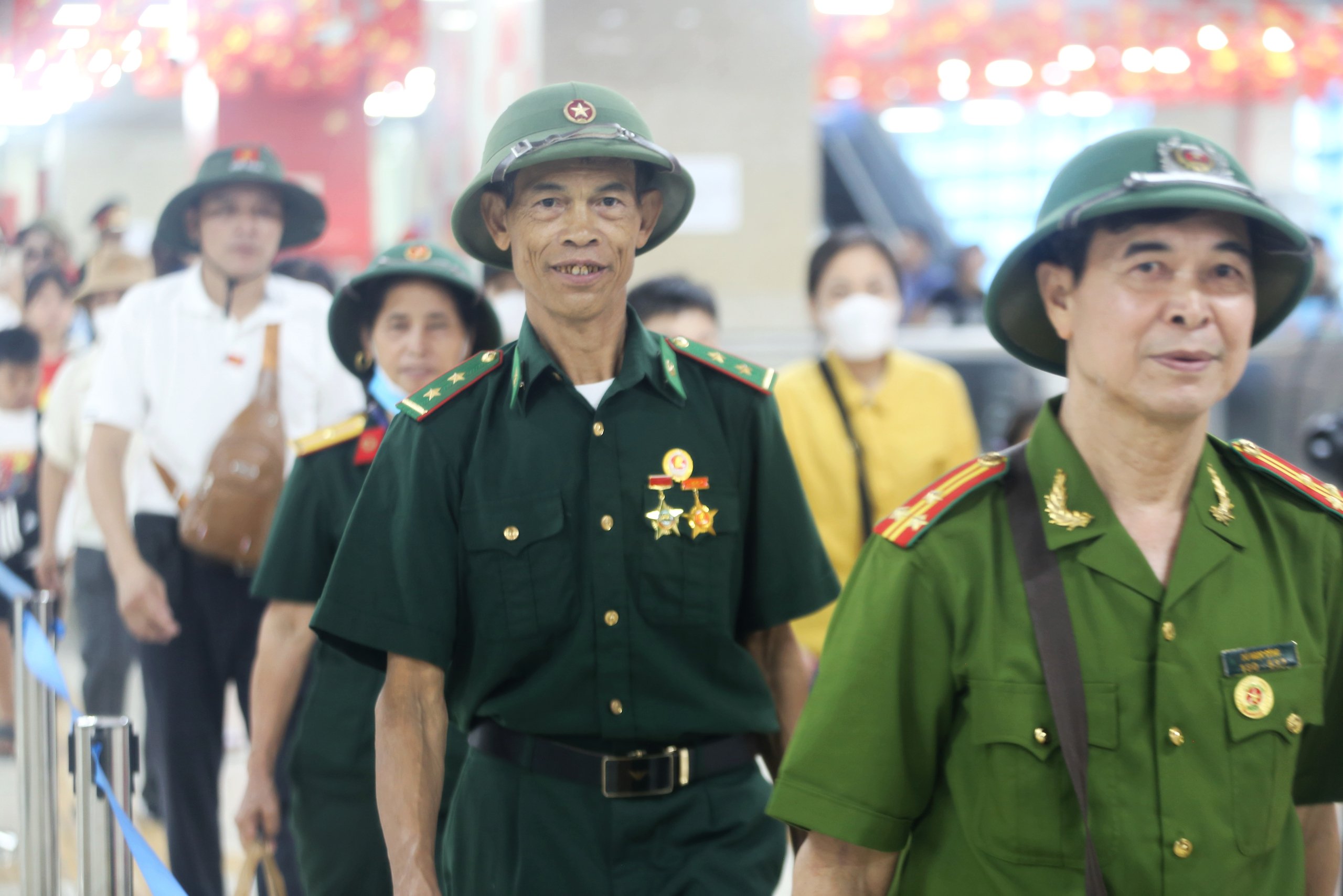 Miễn phí vé, ga tàu Cát Linh - Hà Đông chật kín khách đi xem diễu binh Quốc khánh 2-9- Ảnh 10.