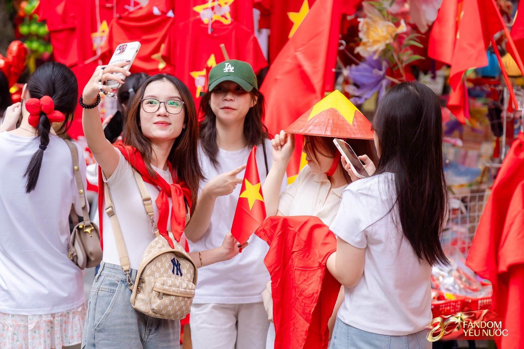 Hà Nội mưa như trút,