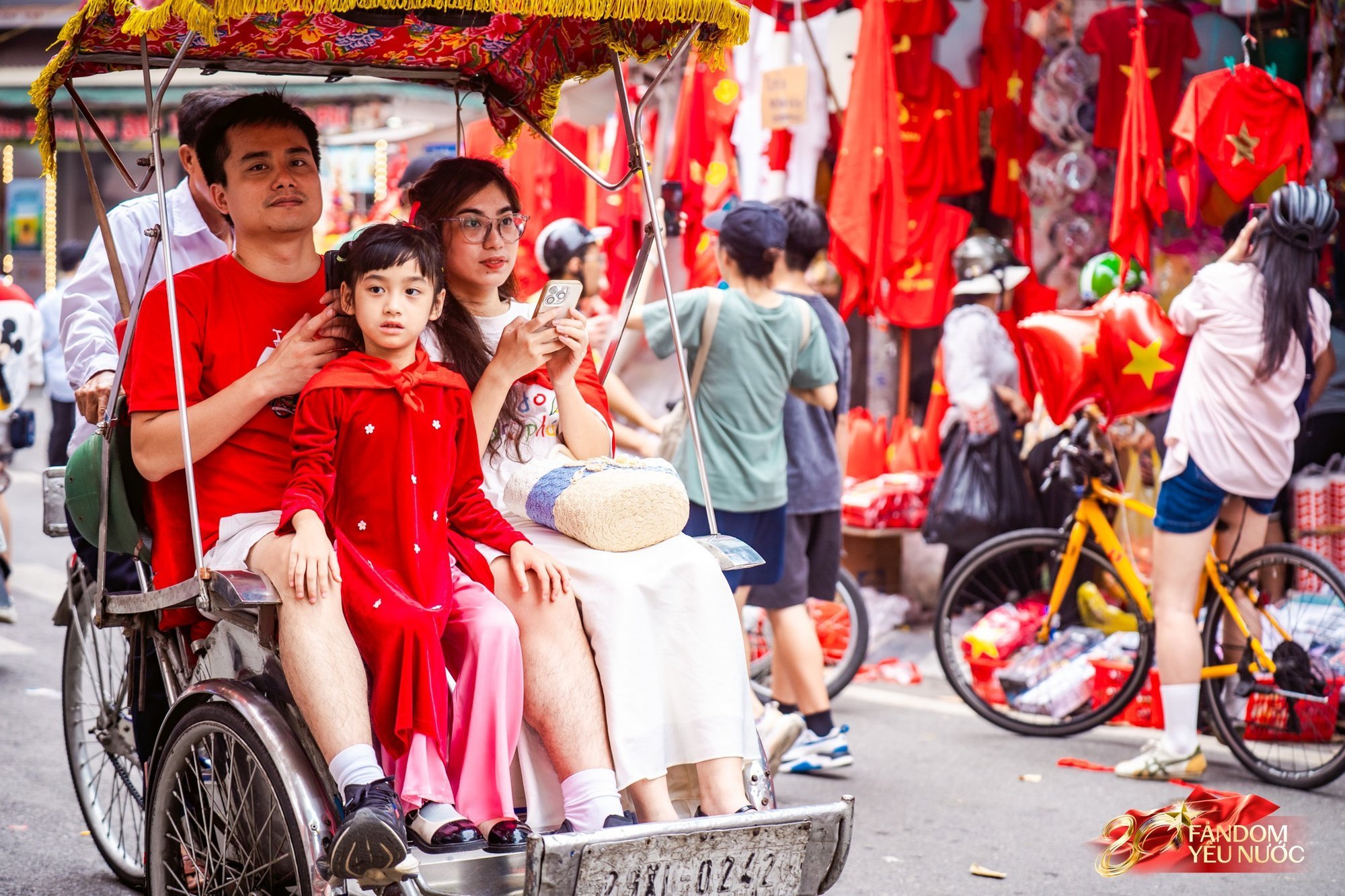 Hà Nội mưa như trút,