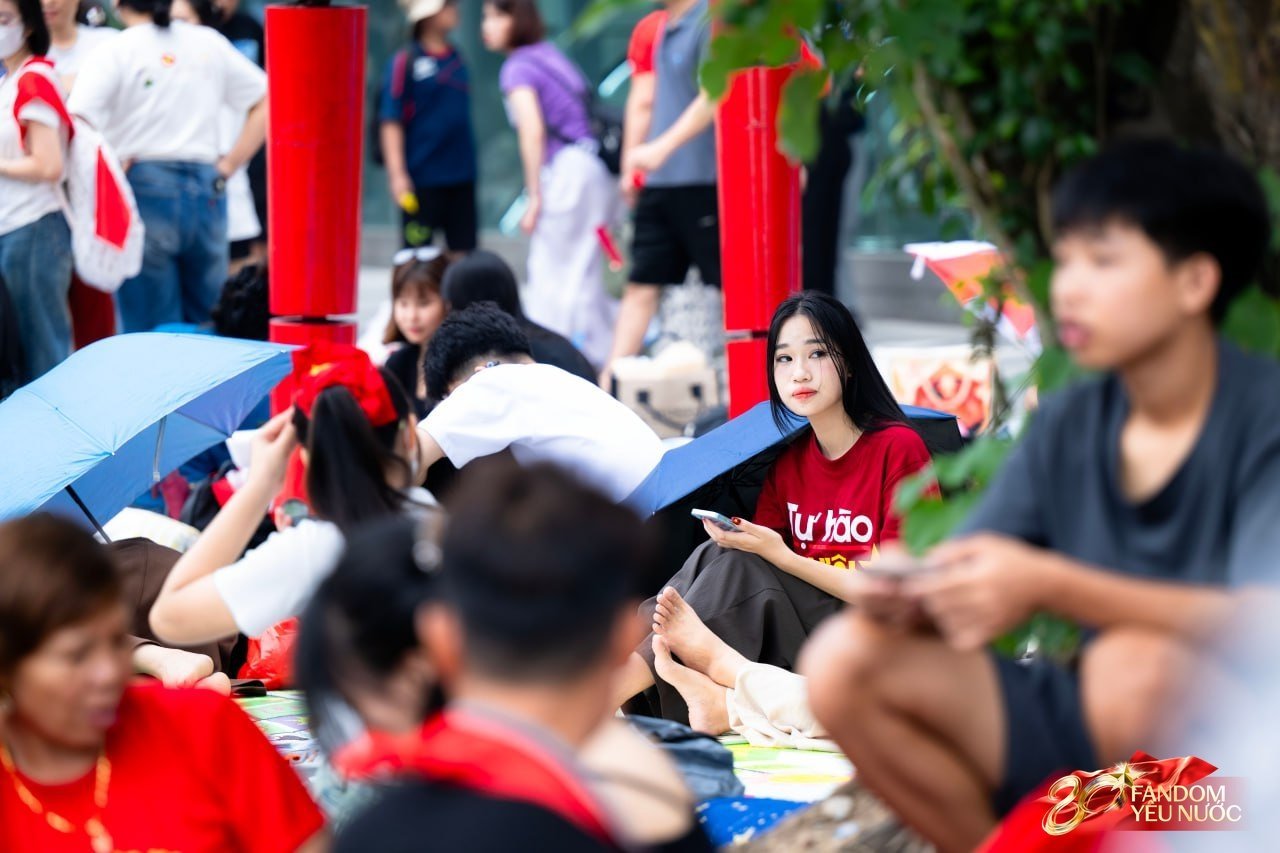 Hà Nội mưa như trút,