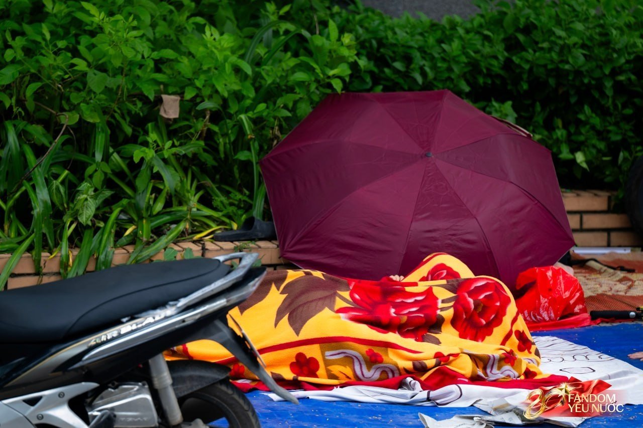 Hà Nội mưa như trút,