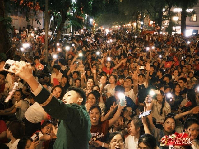 Hà Nội một đêm không ngủ: Khắp phố là concert 