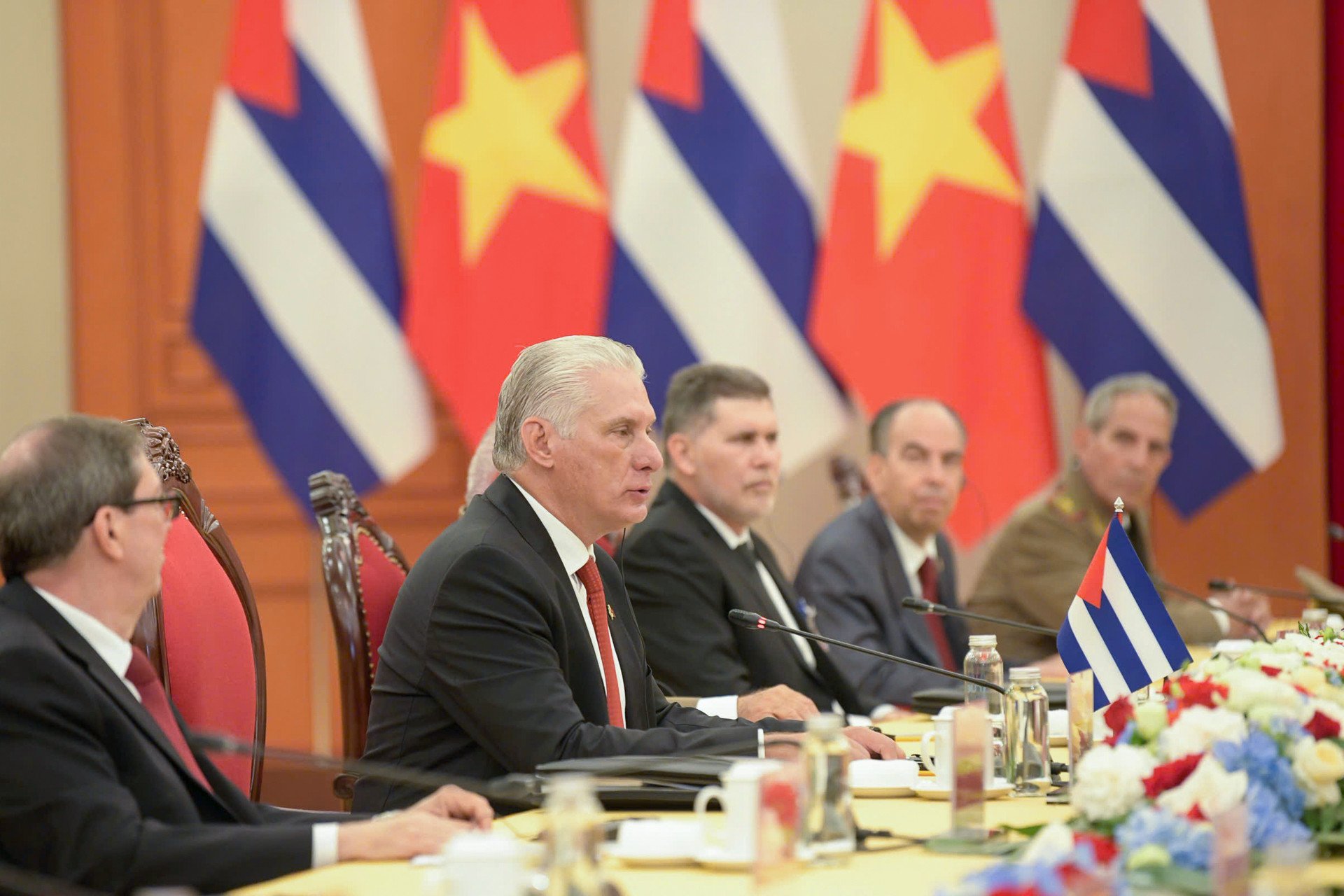 hội đàm.jpg