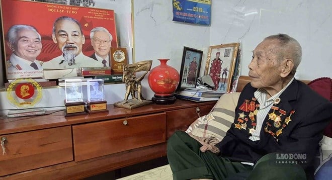 01-1756733235-nguoi-canh-ve-cua-bac-ho-va-mon-qua-dac-biet-tu-van-phong-tong-bi-thu-to-lam-dip-80-nam-quoc-khanh-29.jpg