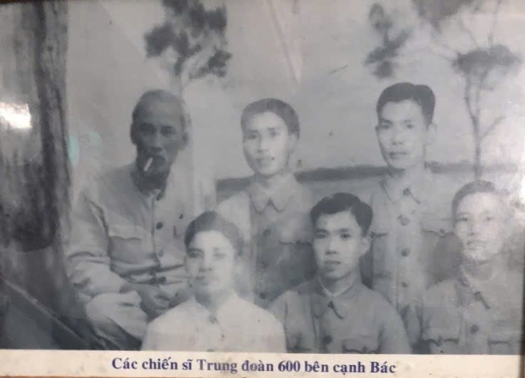 01-1756733277-nguoi-canh-ve-cua-bac-ho-va-mon-qua-dac-biet-tu-van-phong-tong-bi-thu-to-lam-dip-80-nam-quoc-khanh-29.jpg