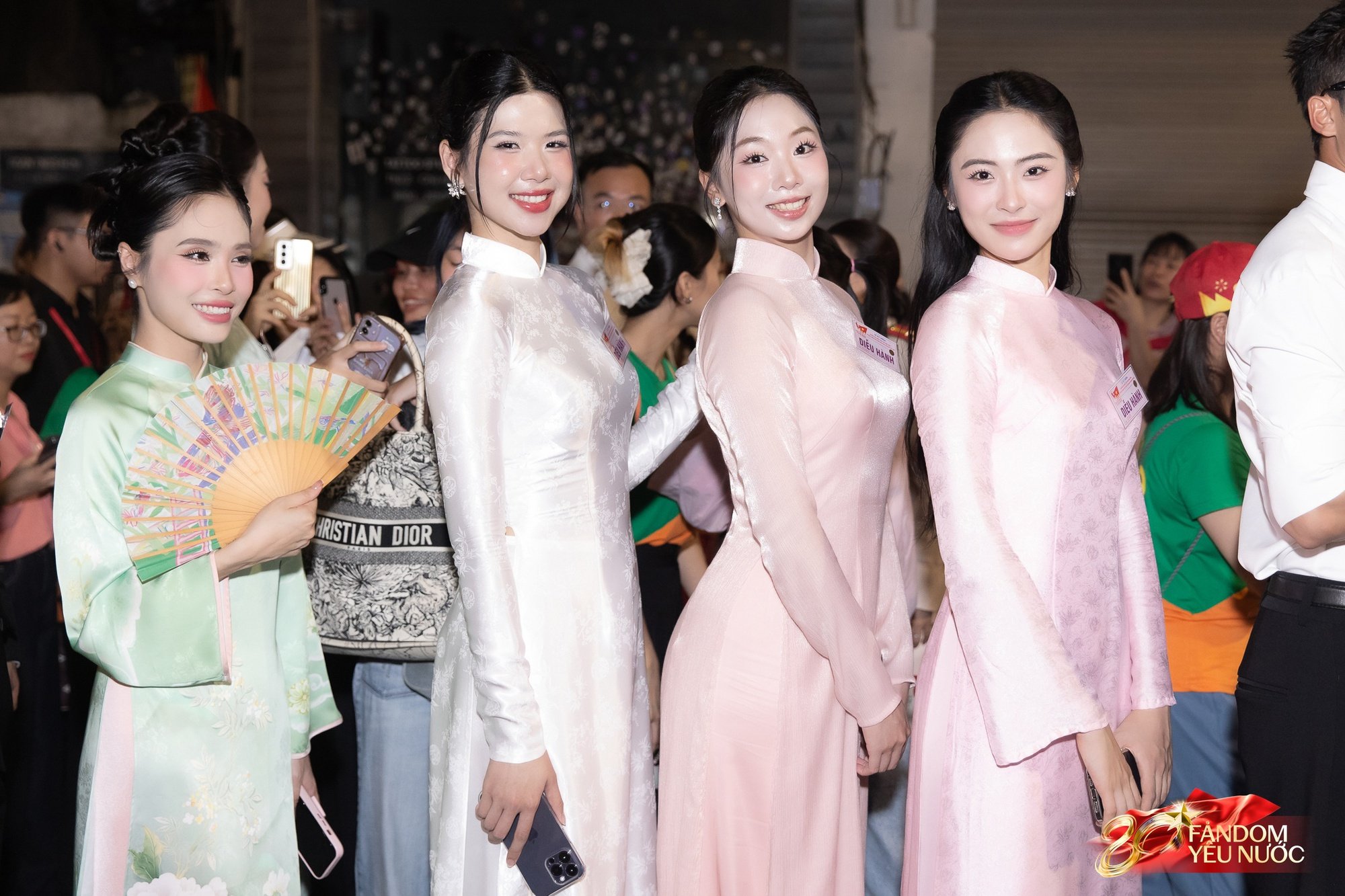 Khối nghệ sĩ tươi rói chuẩn bị diễu hành lễ 2/9: Mỹ Tâm, Lan Ngọc và dàn nghệ sĩ sẵn sàng!- Ảnh 24.