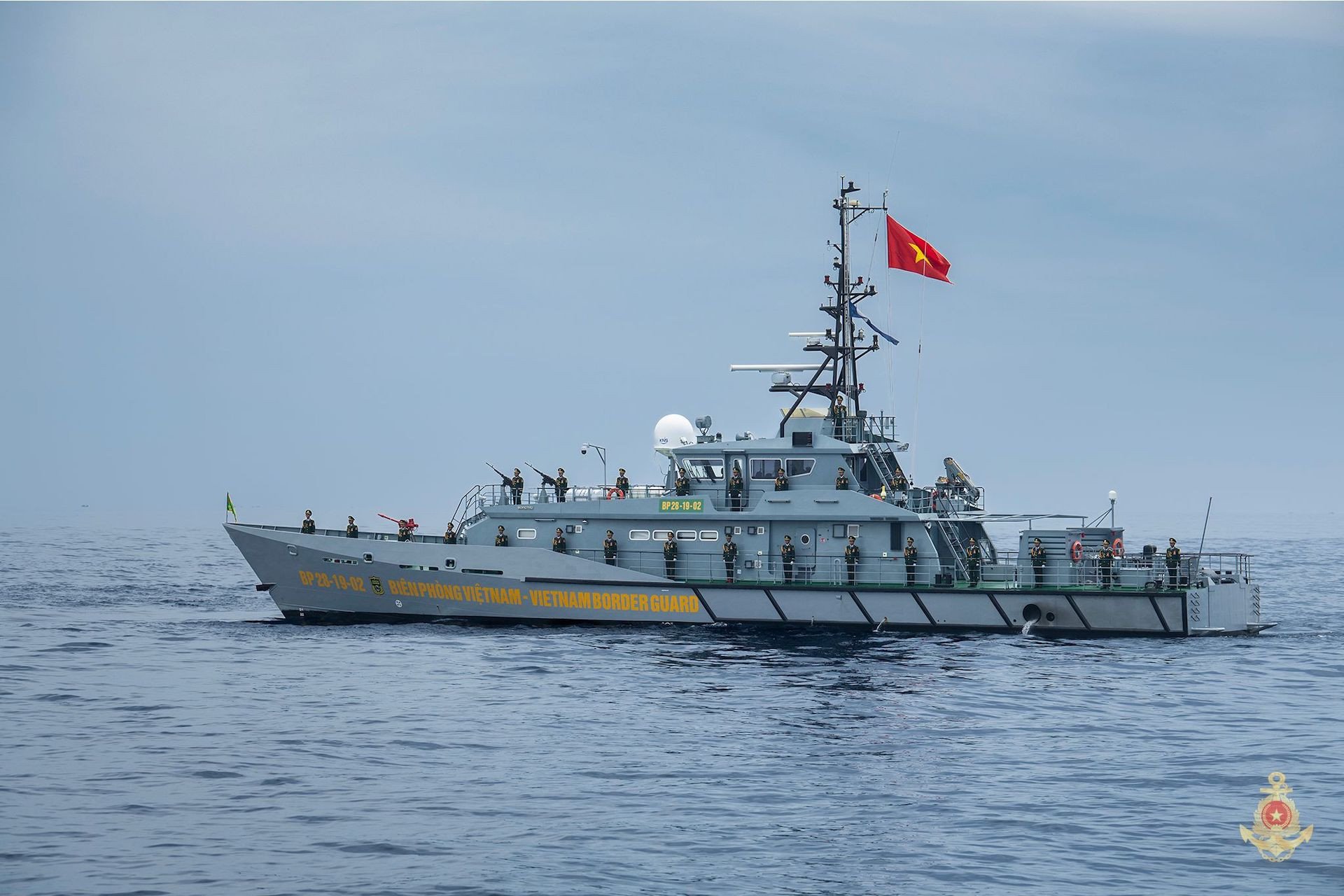 Biên đội tàu Bộ đội Biên phòng tham gia diễu binh trên biển.jpeg