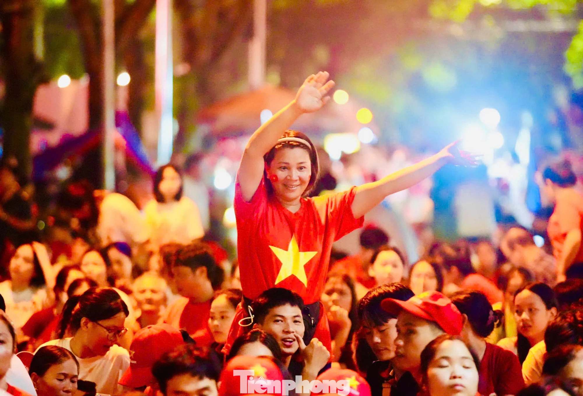 Toàn cảnh lễ diễu binh 2 / 9 Tại Hà Nội trong đêm không ngủ rực rỡ sắc cờ - Ảnh 2.