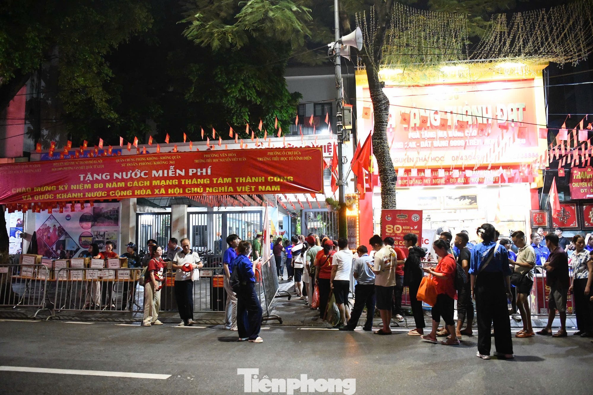 Toàn cảnh lễ diễu binh 2 / 9 Tại Hà Nội trong đêm không ngủ rực rỡ sắc cờ - Ảnh 43.