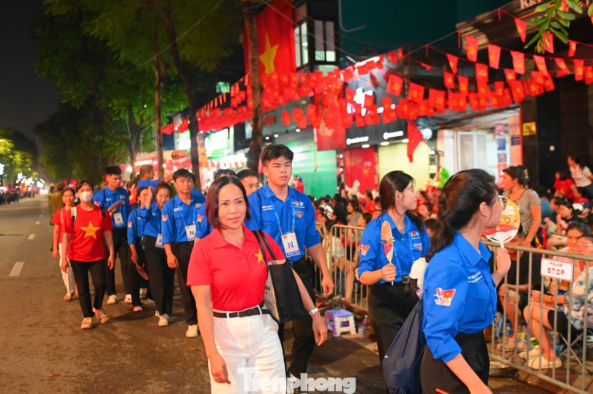 Toàn cảnh lễ diễu binh 2 / 9 Tại Hà Nội trong đêm không ngủ rực rỡ sắc cờ - Ảnh 50.