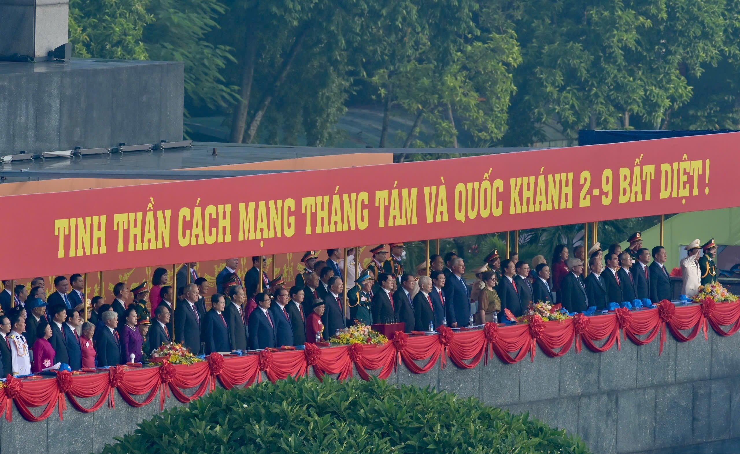 dieu binh quoc khanh anh 1