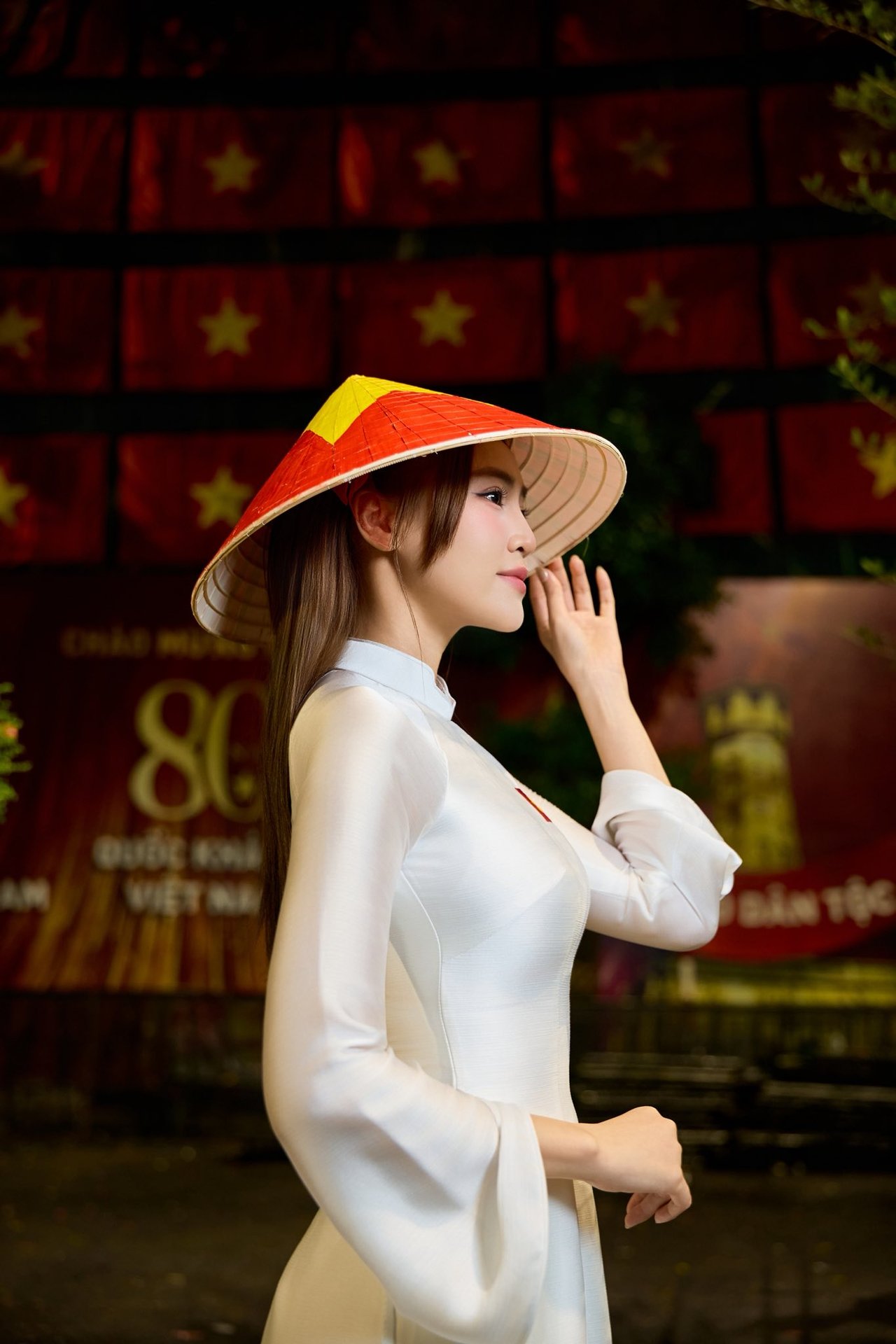 Dàn sao nhuộm đỏ MXH, không khí vui hơn Tết: Outfit xịn nhất chính là