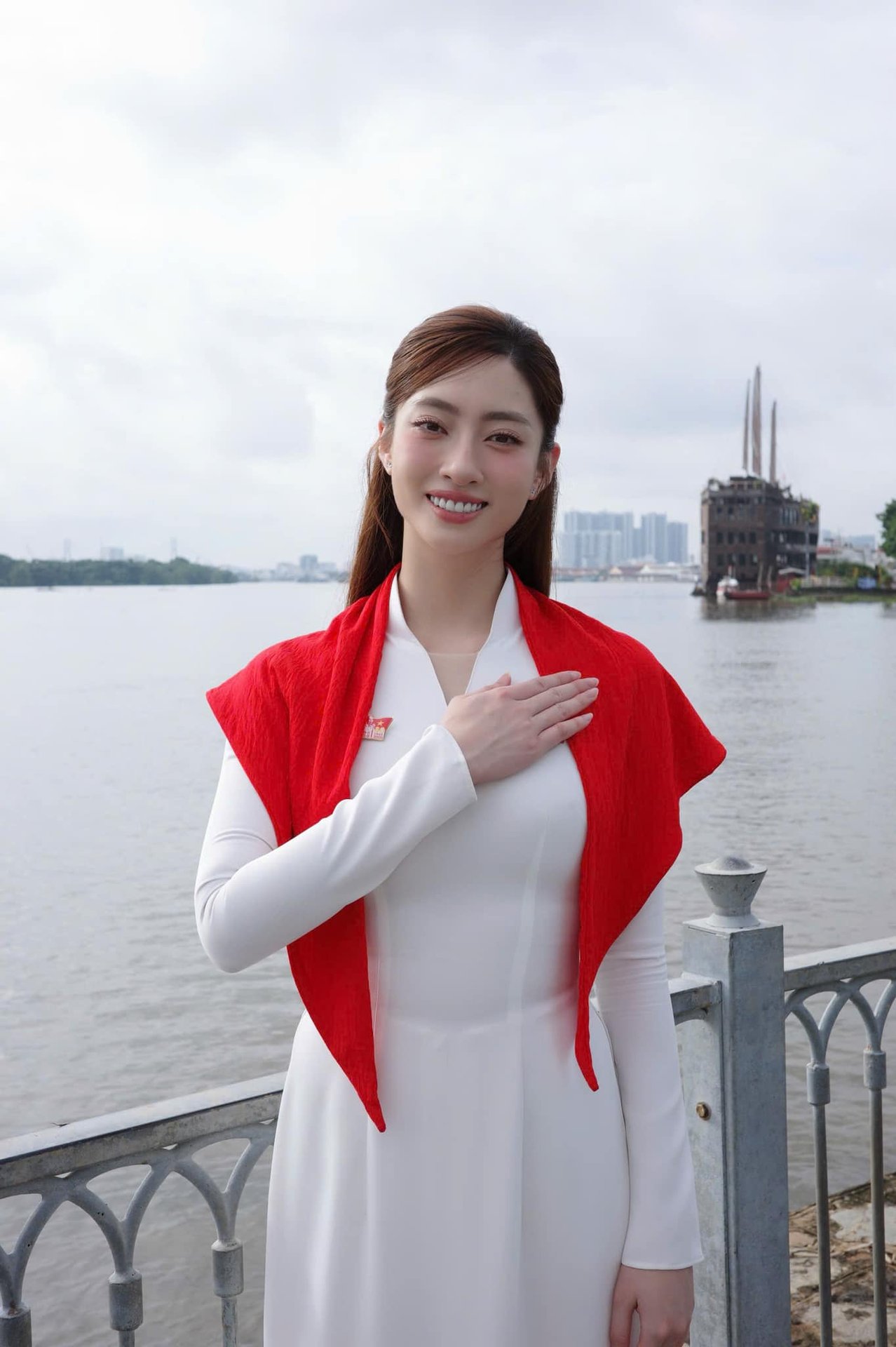 Dàn sao nhuộm đỏ MXH, không khí vui hơn Tết: Outfit xịn nhất chính là