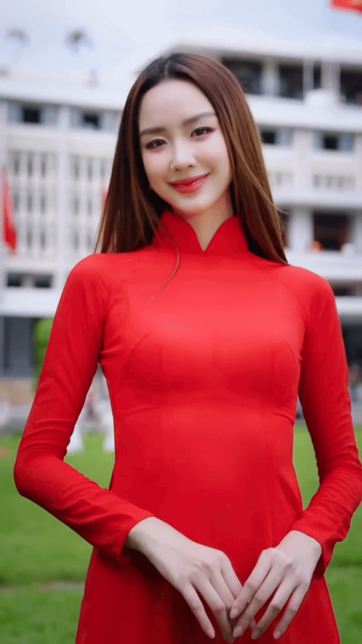 Dàn sao nhuộm đỏ MXH, không khí vui hơn Tết: Outfit xịn nhất chính là