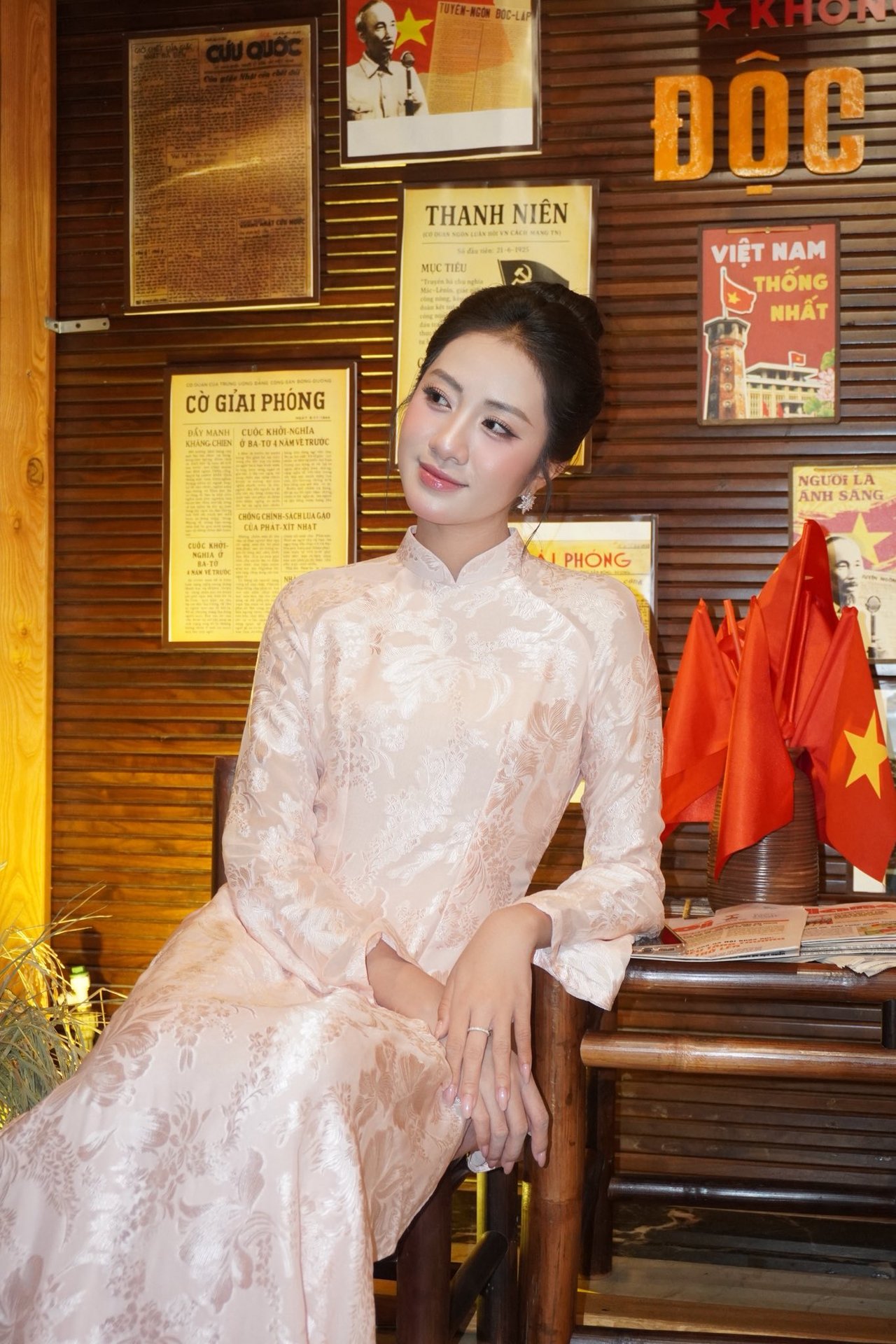 Dàn sao nhuộm đỏ MXH, không khí vui hơn Tết: Outfit xịn nhất chính là