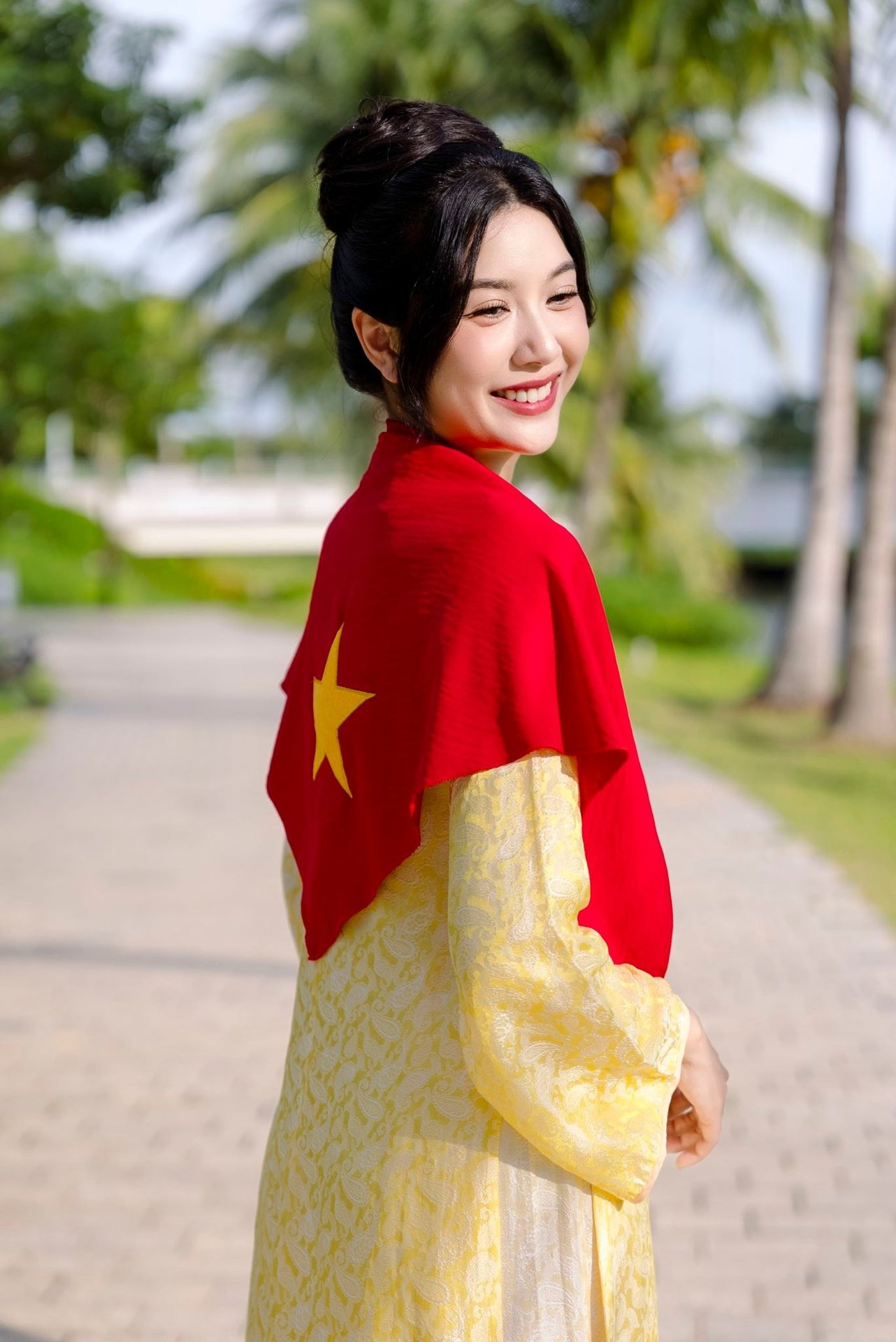 Dàn sao nhuộm đỏ MXH, không khí vui hơn Tết: Outfit xịn nhất chính là