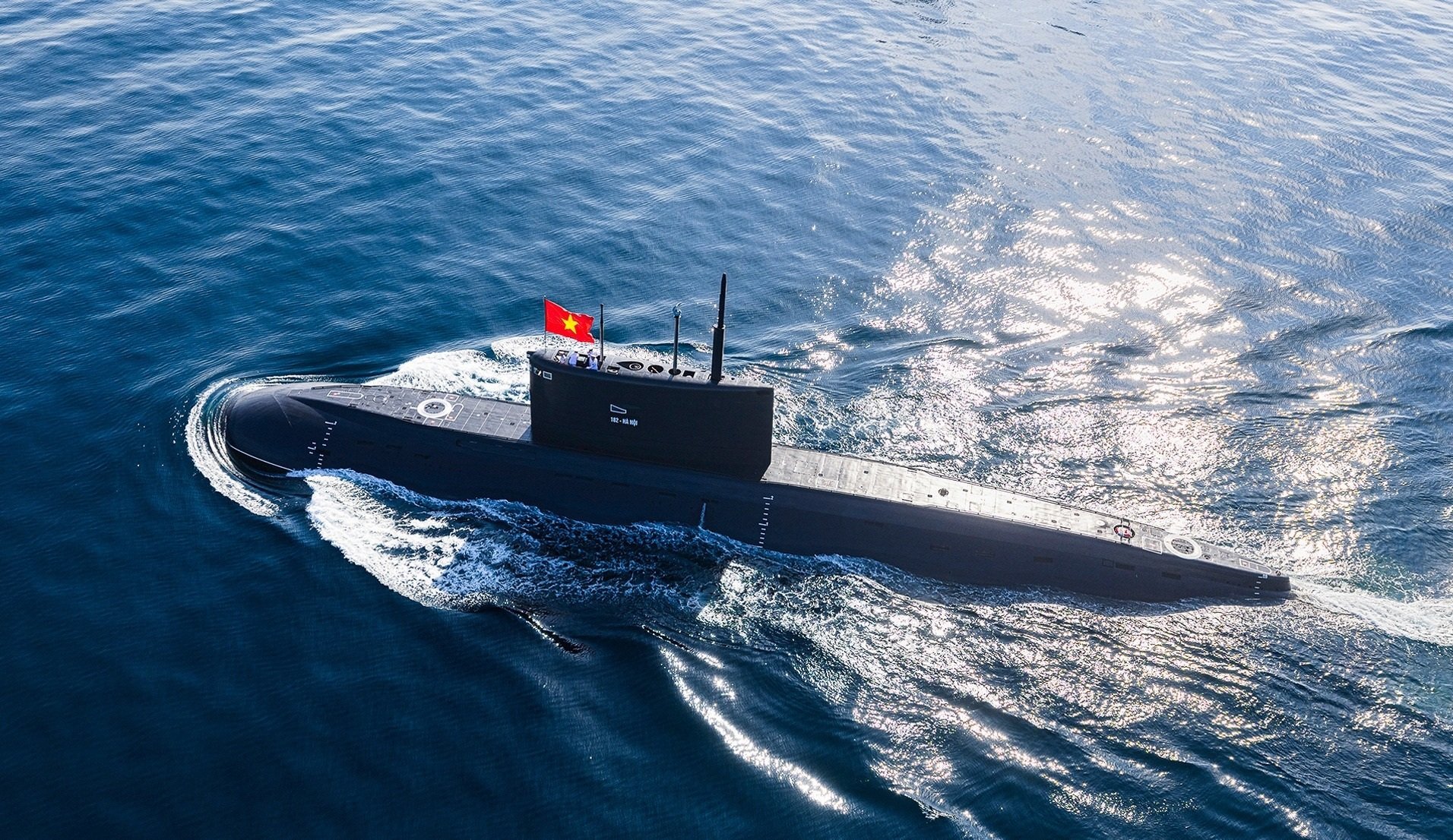 Khoảnh khắc diễu binh trên biển ‘chưa từng có trong lịch sử’ khiến hàng chục triệu người Việt Nam tự hào - Ảnh 6.