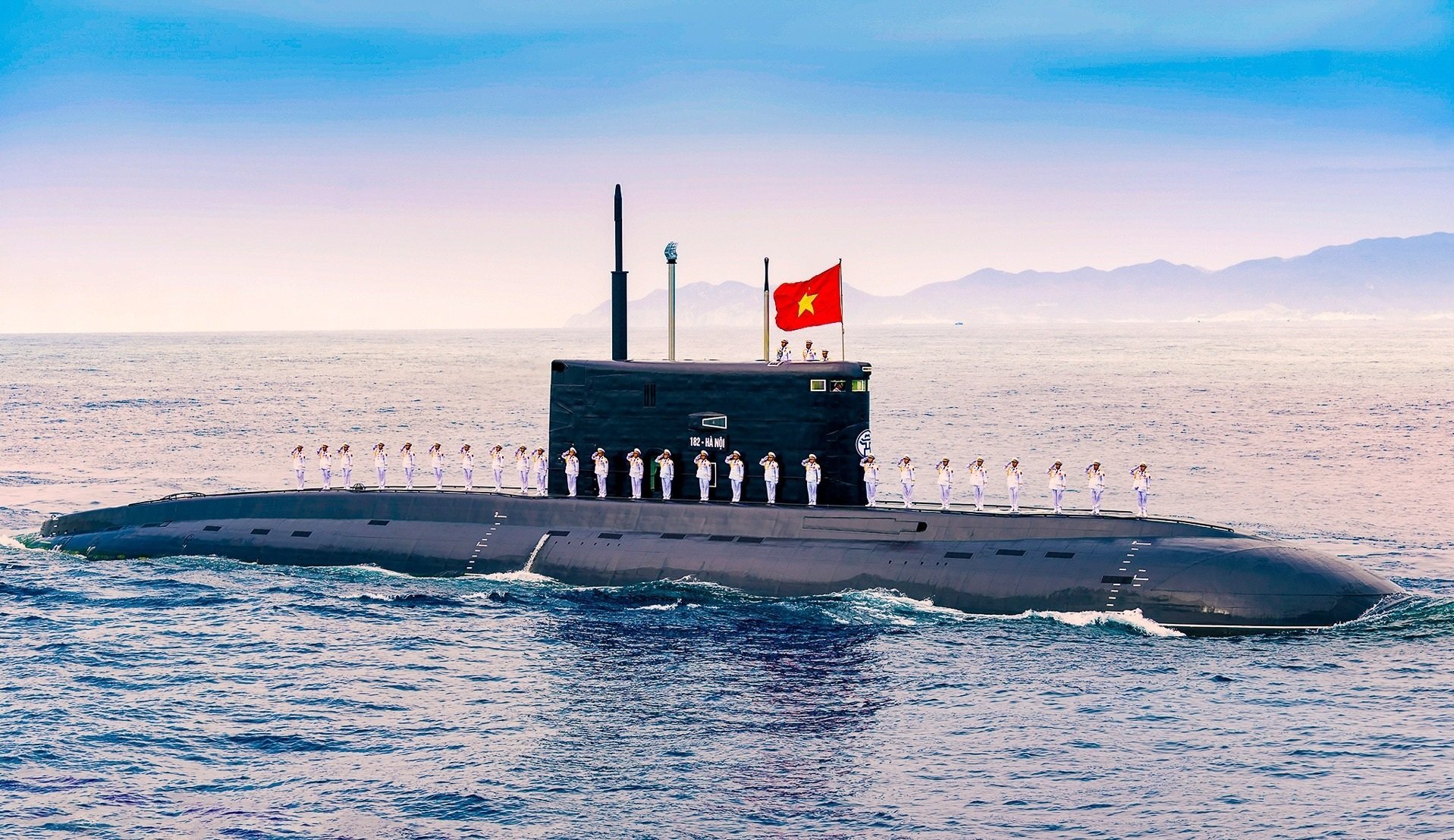 Khoảnh khắc diễu binh trên biển ‘chưa từng có trong lịch sử’ khiến hàng chục triệu người Việt Nam tự hào - Ảnh 8.