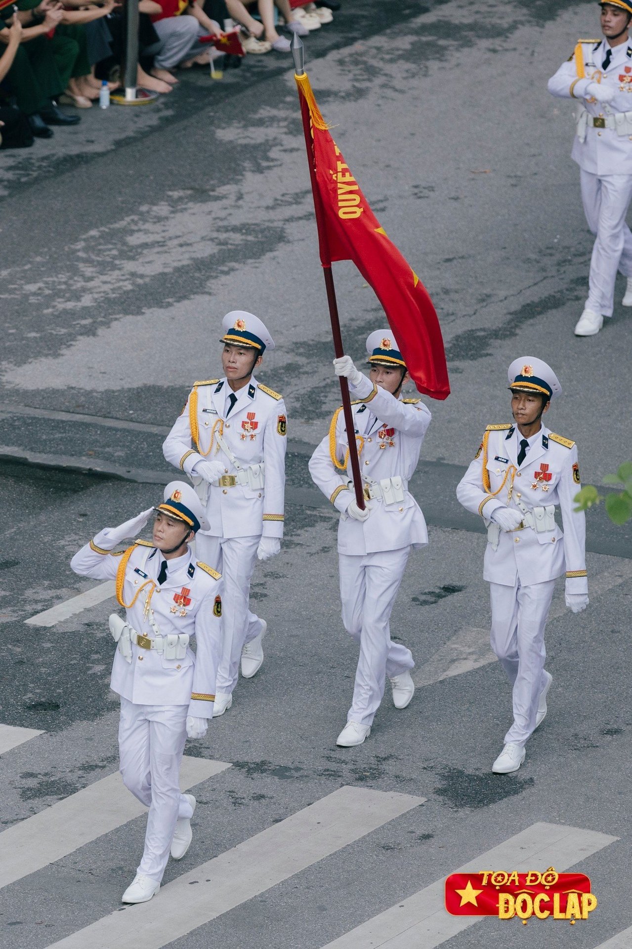 02-1756804609-khoanh-khac-in-sau-vao-long-dan-toc-cua-le-dieu-binh-mung-quoc-khanh.jpg