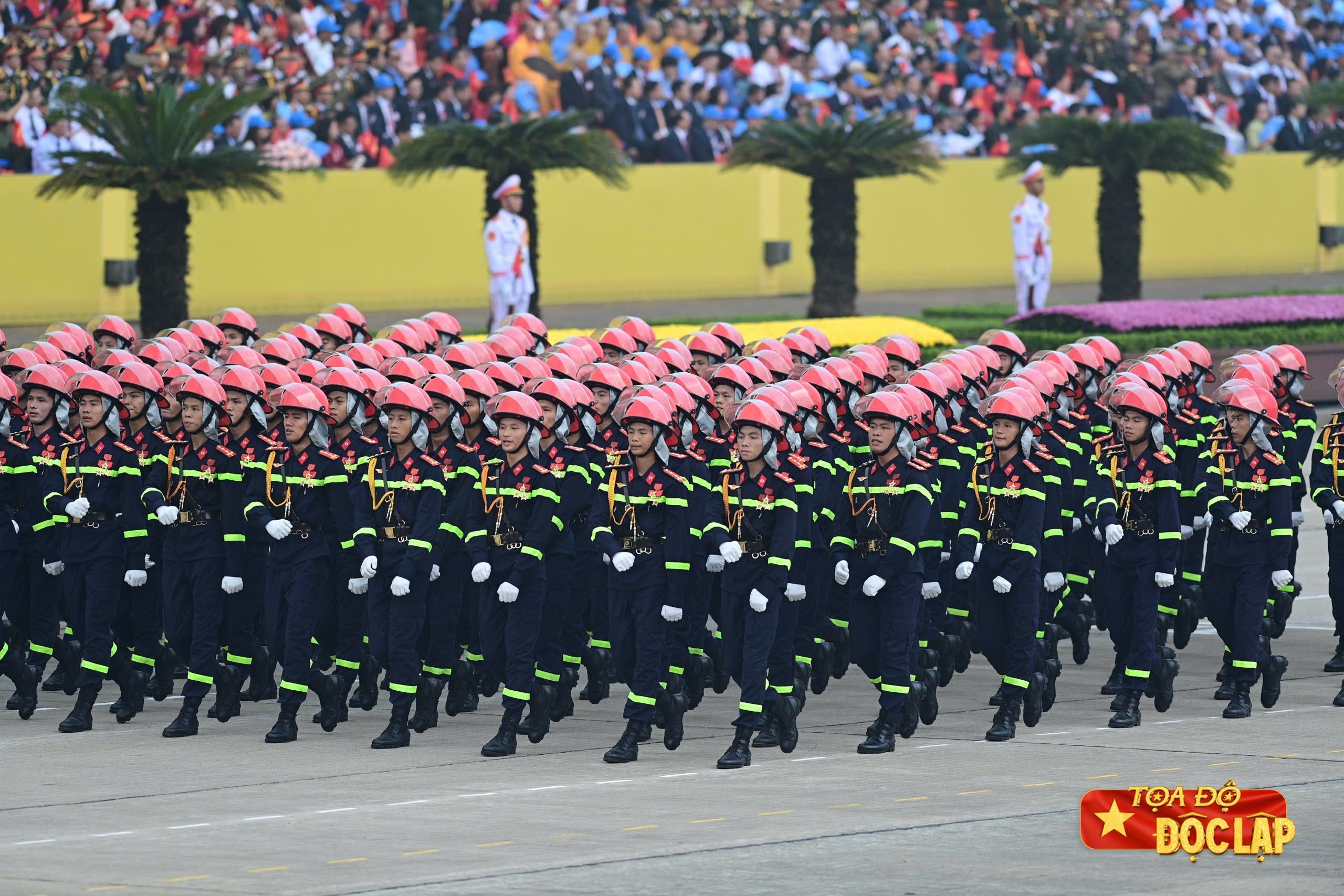 02-1756804610-khoanh-khac-in-sau-vao-long-dan-toc-cua-le-dieu-binh-mung-quoc-khanh.jpg
