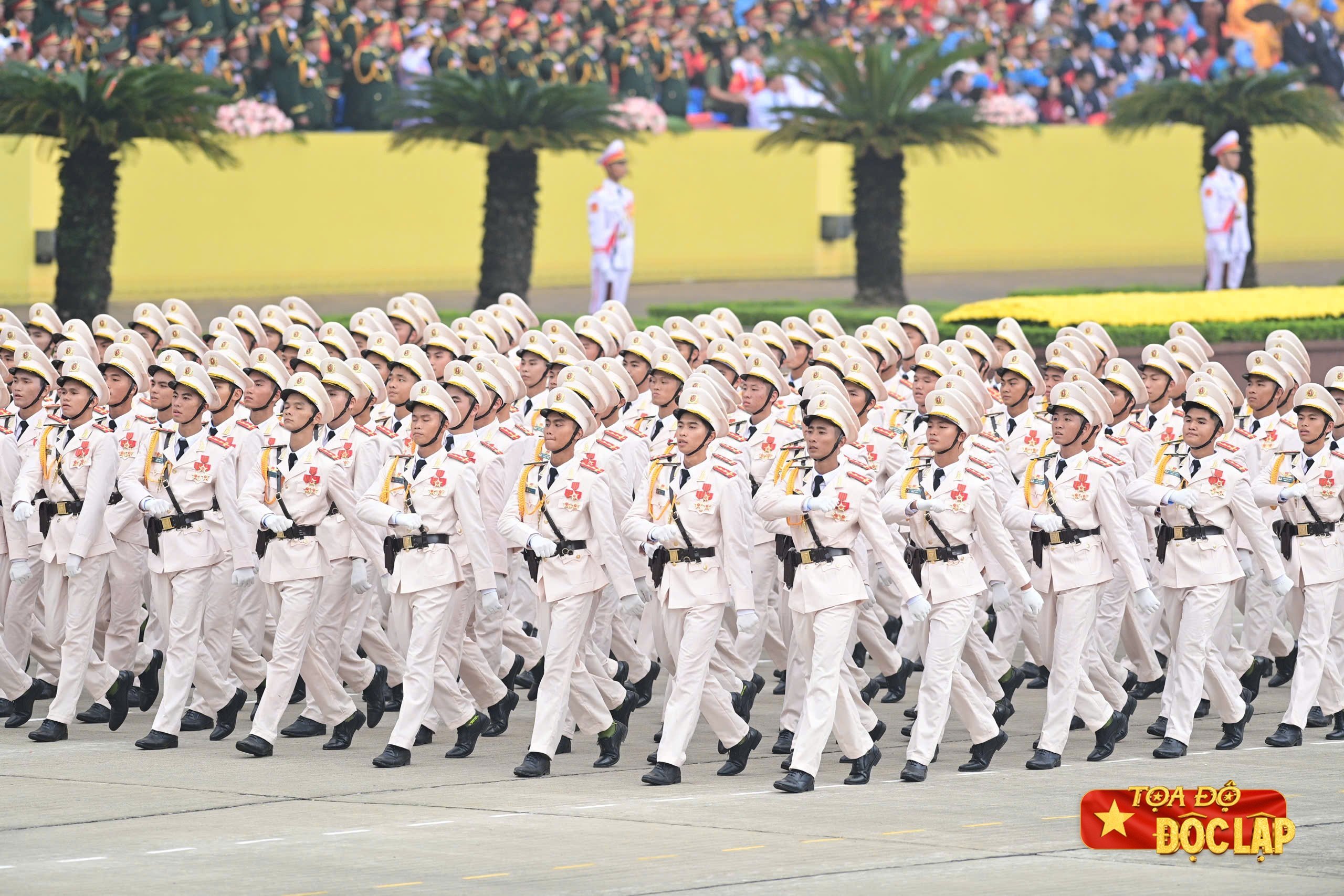02-1756804610-khoanh-khac-in-sau-vao-long-dan-toc-cua-le-dieu-binh-mung-quoc-khanh.jpg
