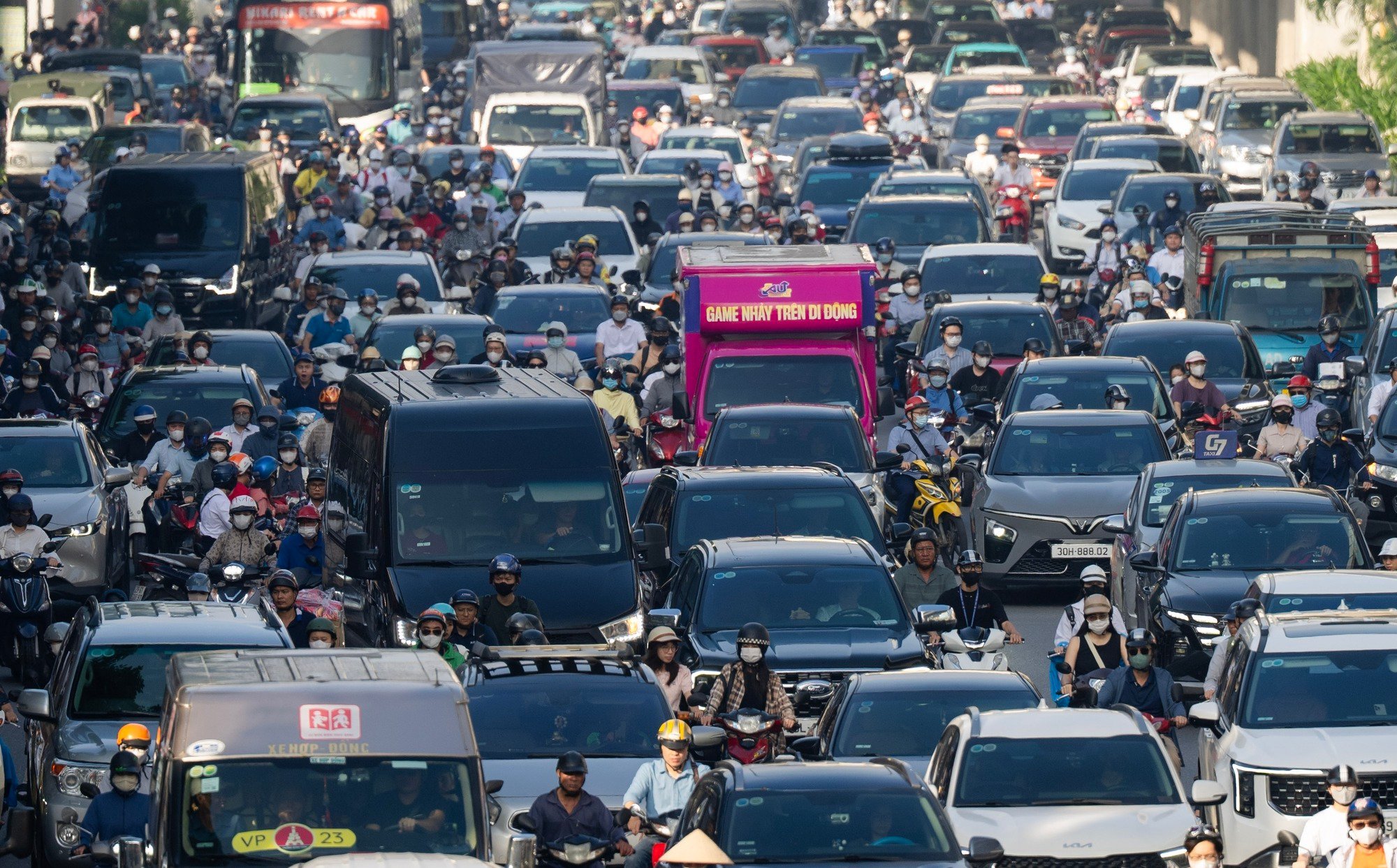 Mệt mỏi, chùn chân giữa biển ùn tắc ngày đầu đi làm trở lại sau kỳ nghỉ lễ 2/9- Ảnh 7.