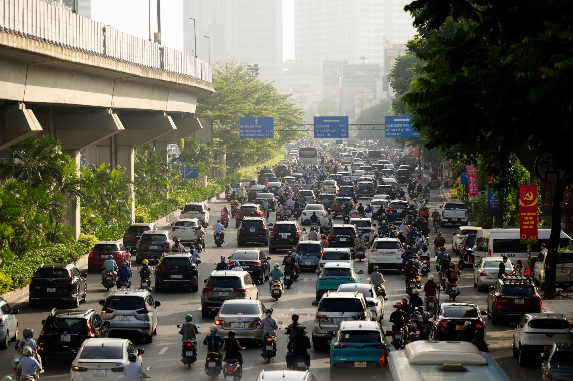 Mệt mỏi, chùn chân giữa biển ùn tắc ngày đầu đi làm trở lại sau kỳ nghỉ lễ 2/9- Ảnh 8.