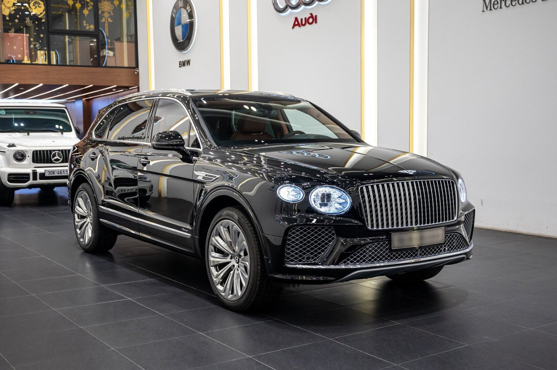 bentayga azure 10.jpg