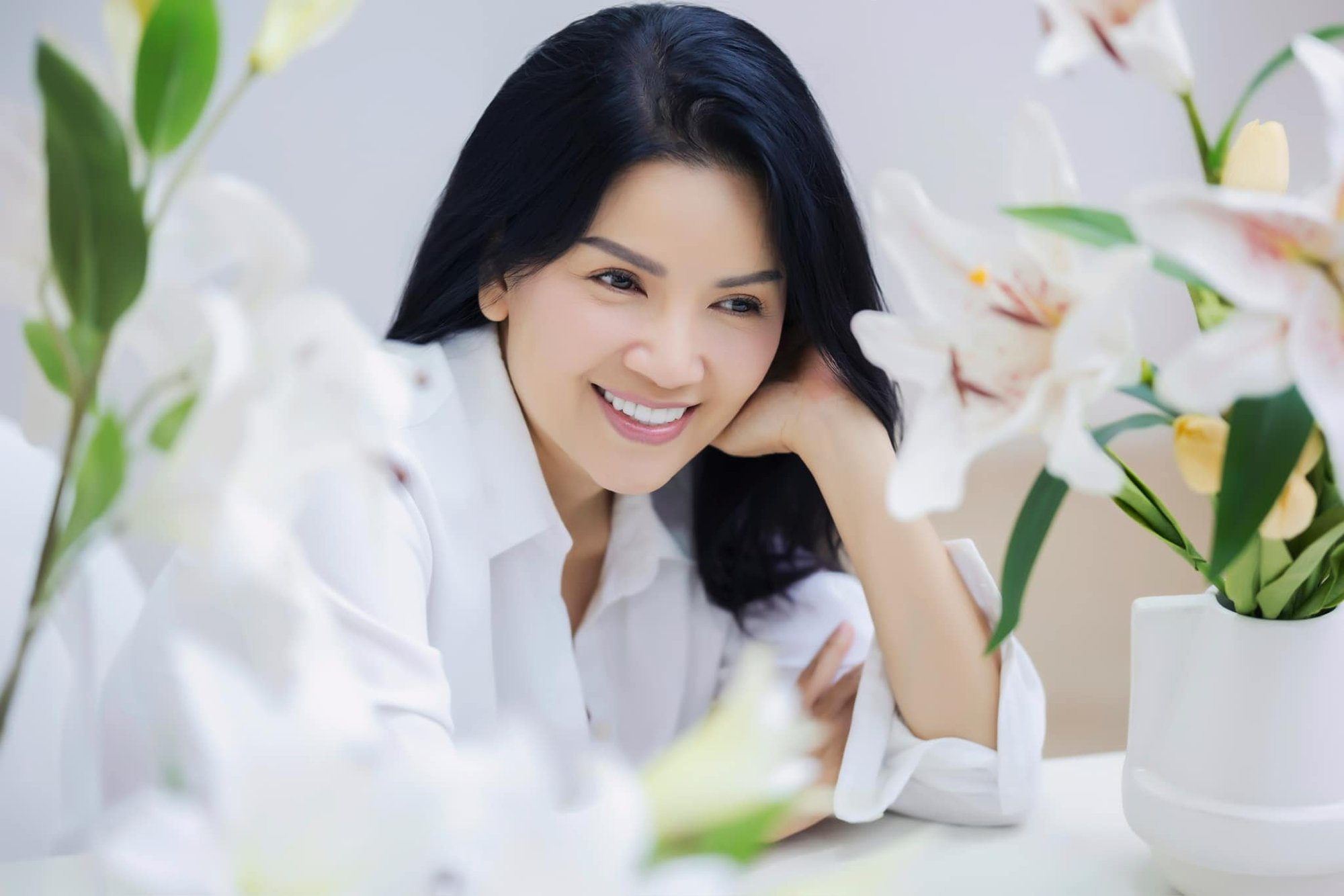 Đám tang diễn viên Ngọc Trinh: NS Công Ninh khóc nghẹn, Quách Ngọc Tuyên ngồi thất thần, Nam Thư cùng dàn sao đến viếng- Ảnh 10.