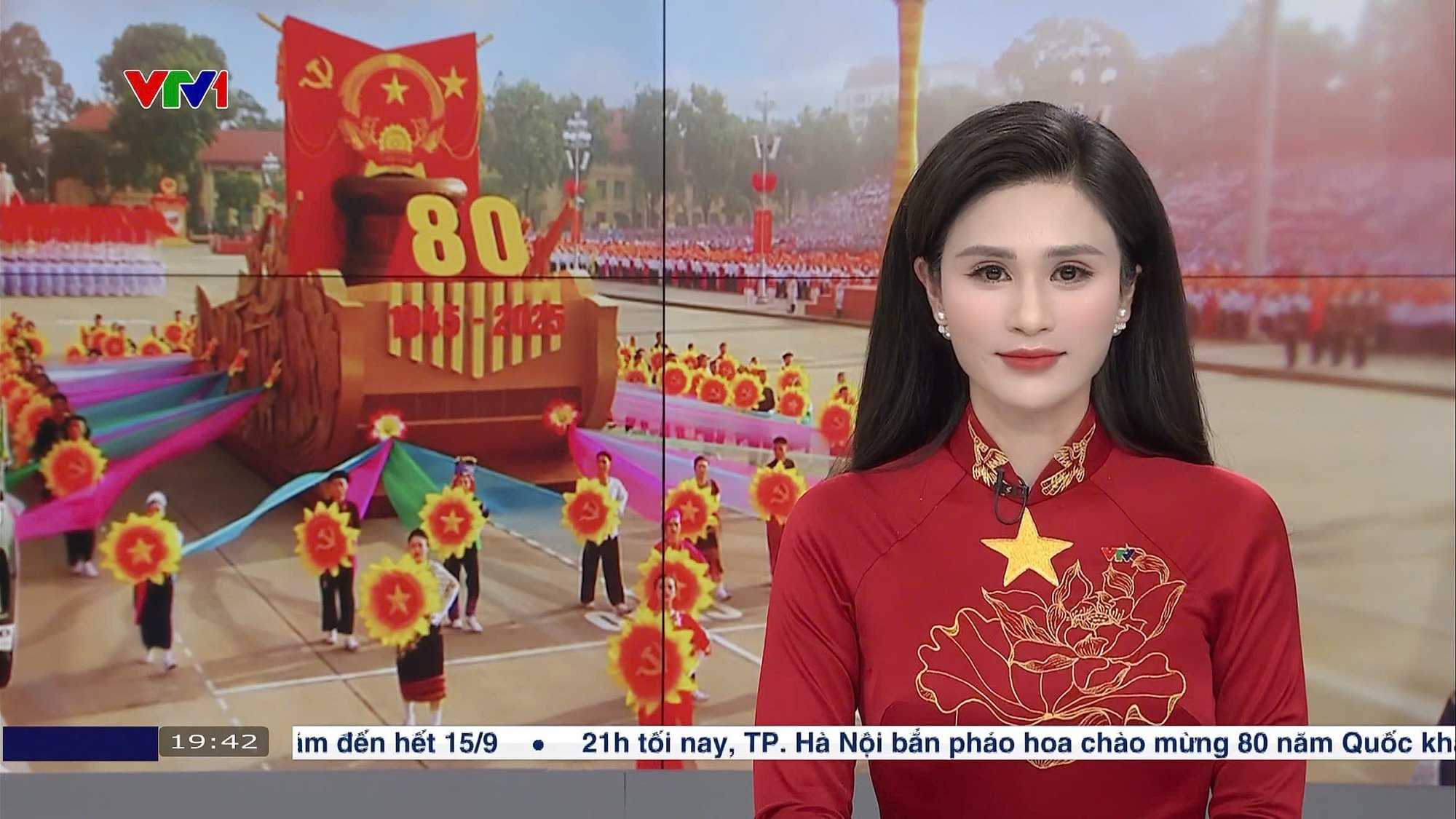 Nữ BTV diện áo dài đỏ sao vàng gây sốt trong bản tin Thời sự tối 2/9- Ảnh 2.