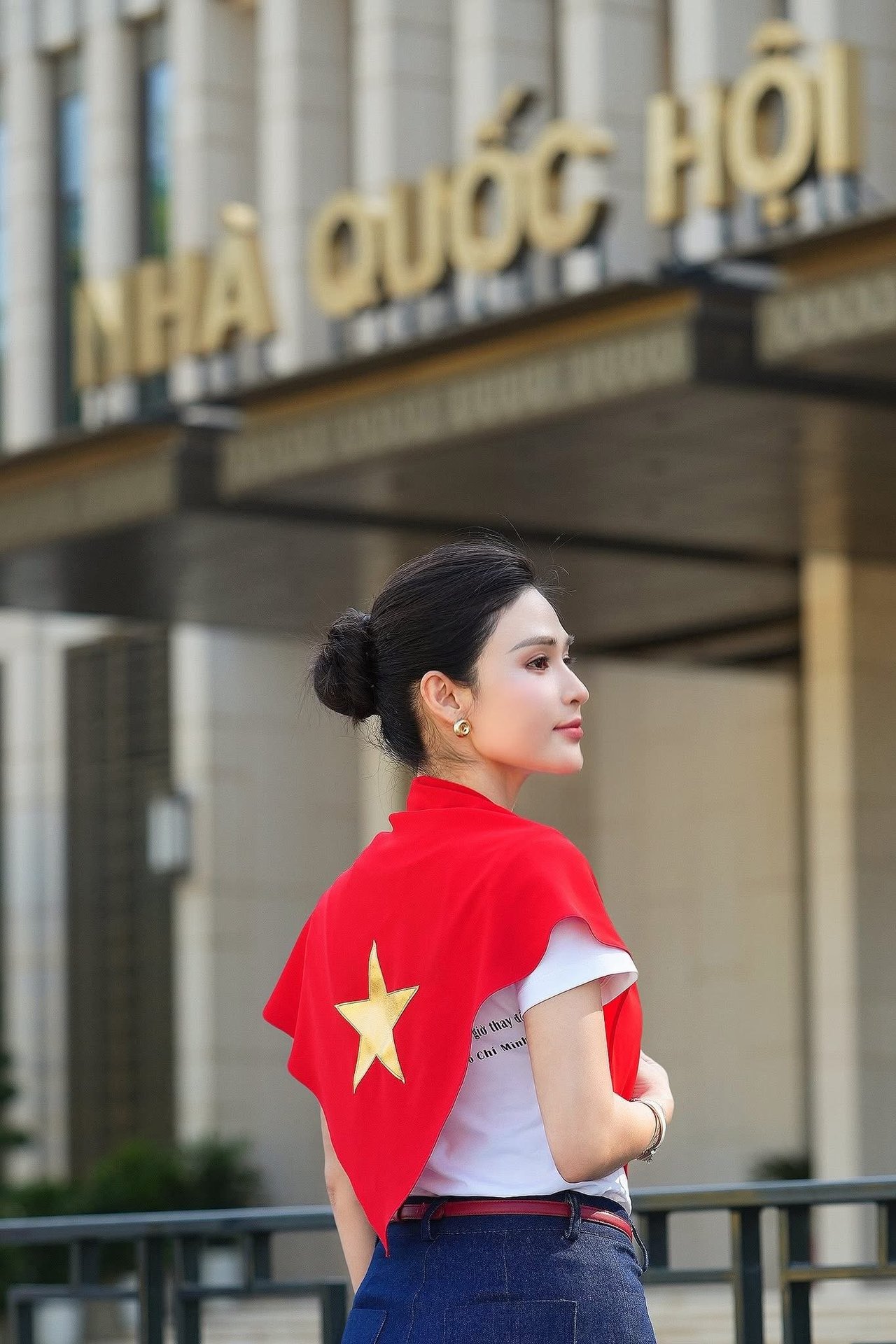 Nữ BTV diện áo dài đỏ sao vàng gây sốt trong bản tin Thời sự tối 2/9- Ảnh 5.