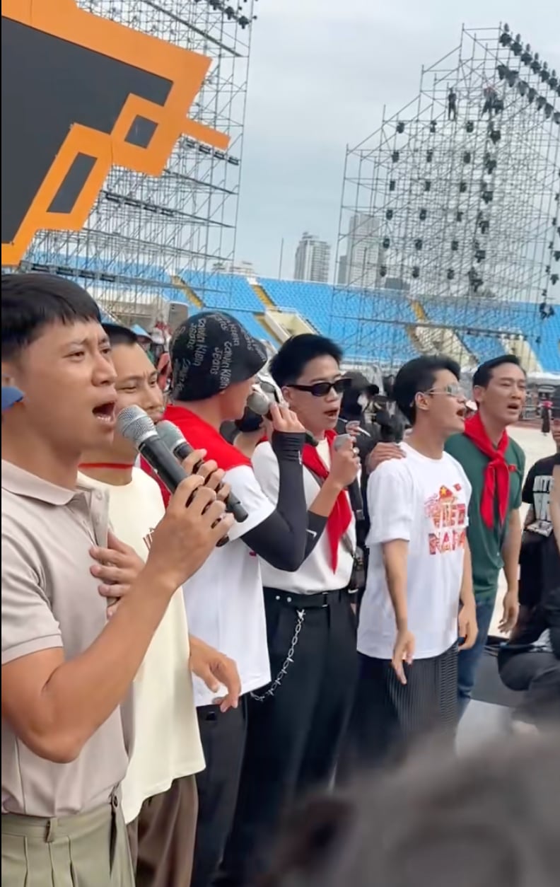 Bài hát quốc dân hot nhất 2/9 leo thẳng top thịnh hành toàn cầu, tạo trend “dậy sóng” cả showbiz- Ảnh 2.