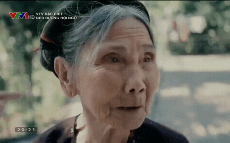 Xúc động khoảnh khắc mẹ già đón con liệt sĩ sau hơn 50 năm: