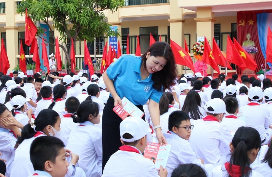 NÓNG - Hơn 20 triệu học sinh, sinh viên được hỗ trợ tối thiểu 50% phí bảo hiểm y tế từ ngân sách Nhà nước từ năm học 2025-2026 - Ảnh 1.